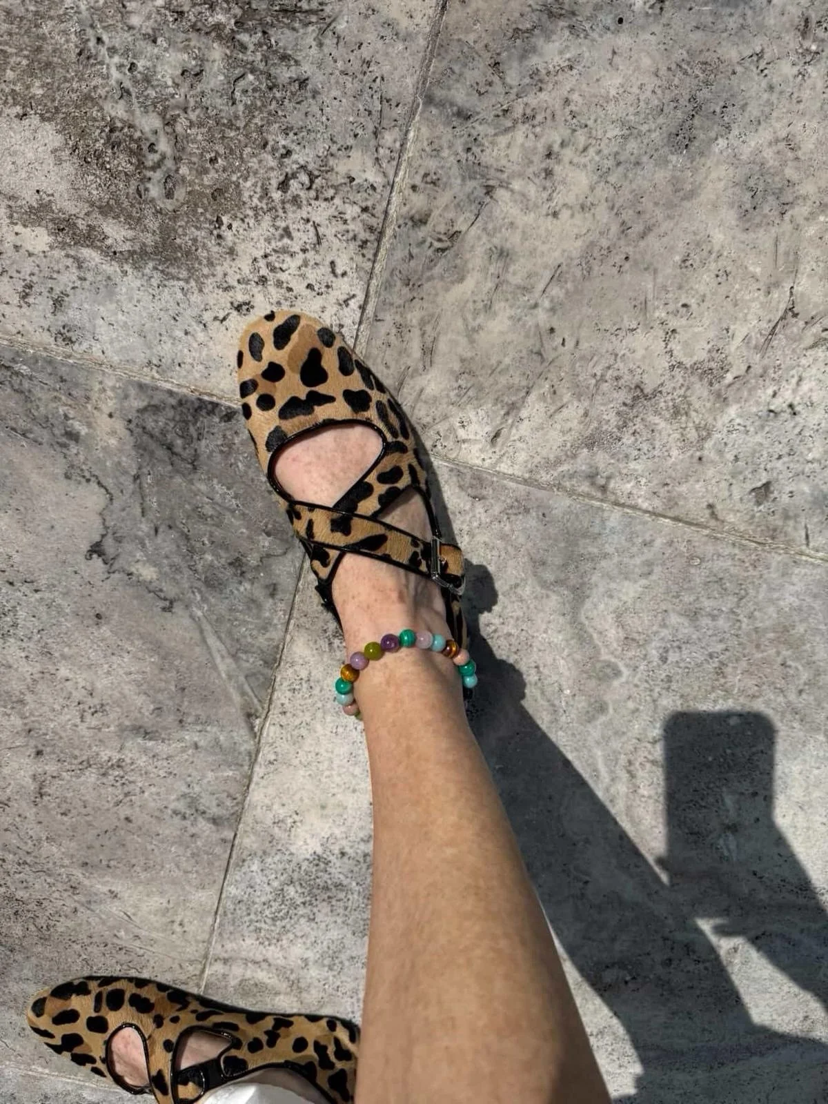 A heavenly duo: muse @kirstysiddle styles the Euphoria anklet with her Leo Ala&iuml;a flats💚🩵💜