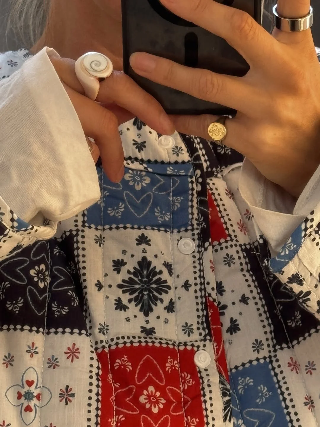 Iconic @josie_wiley and the many ways she wears her Eclipse shelly ring in white &amp; rose🐚