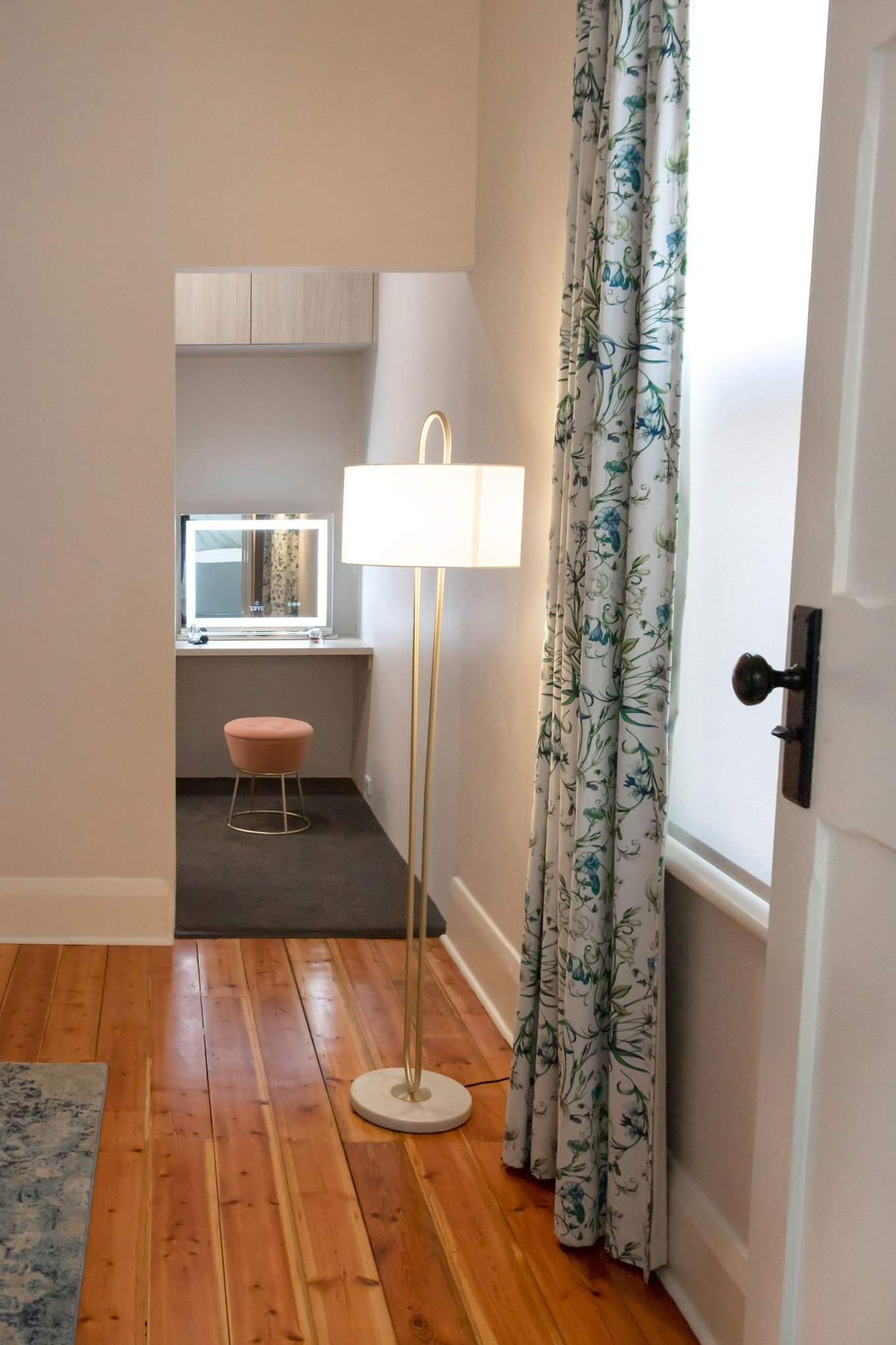 PDI-Donnabedroom-Bathroom-walkingwardroberoom(12).jpg