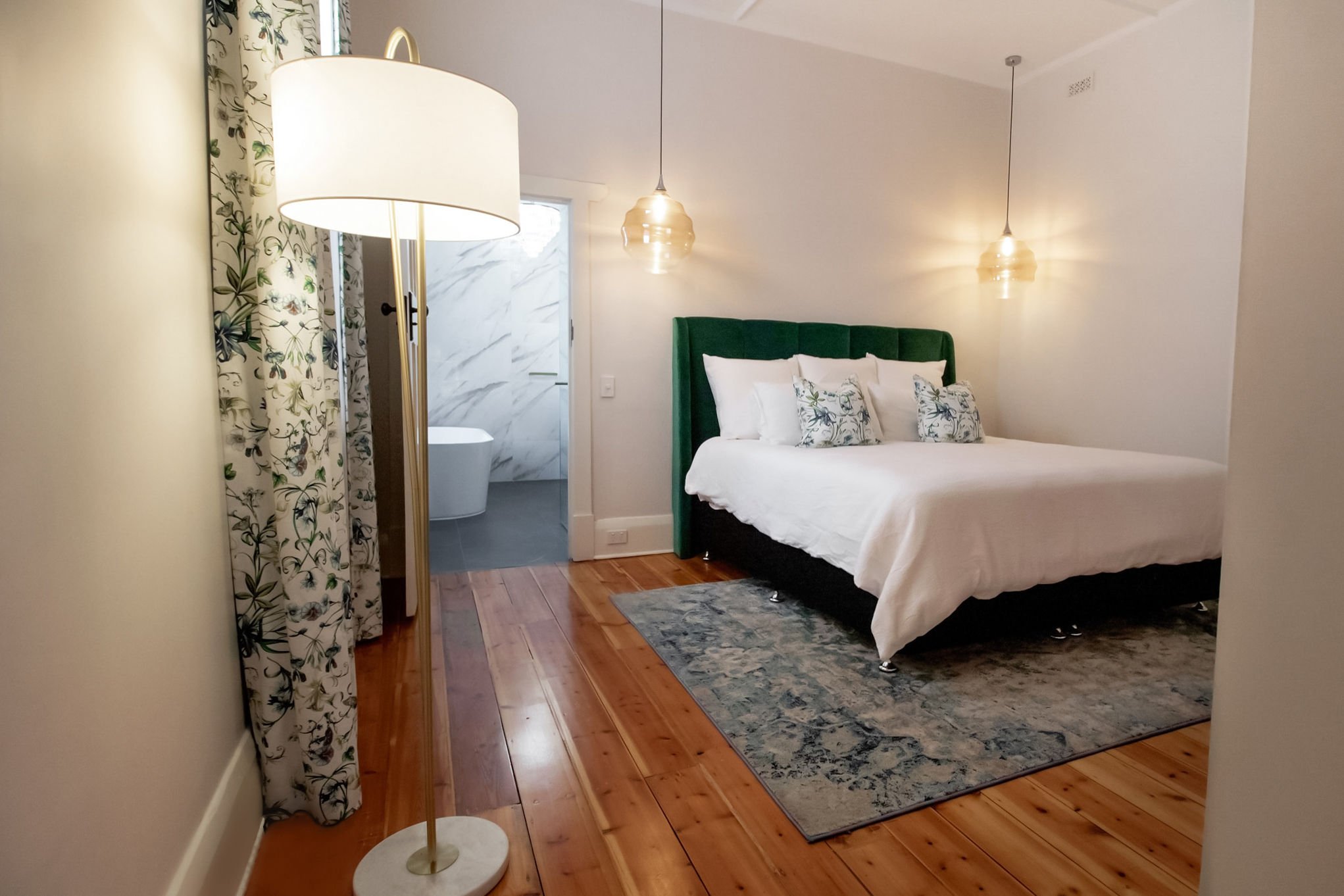 PDI-Donnabedroom-Bathroom-walkingwardroberoom(18).jpg