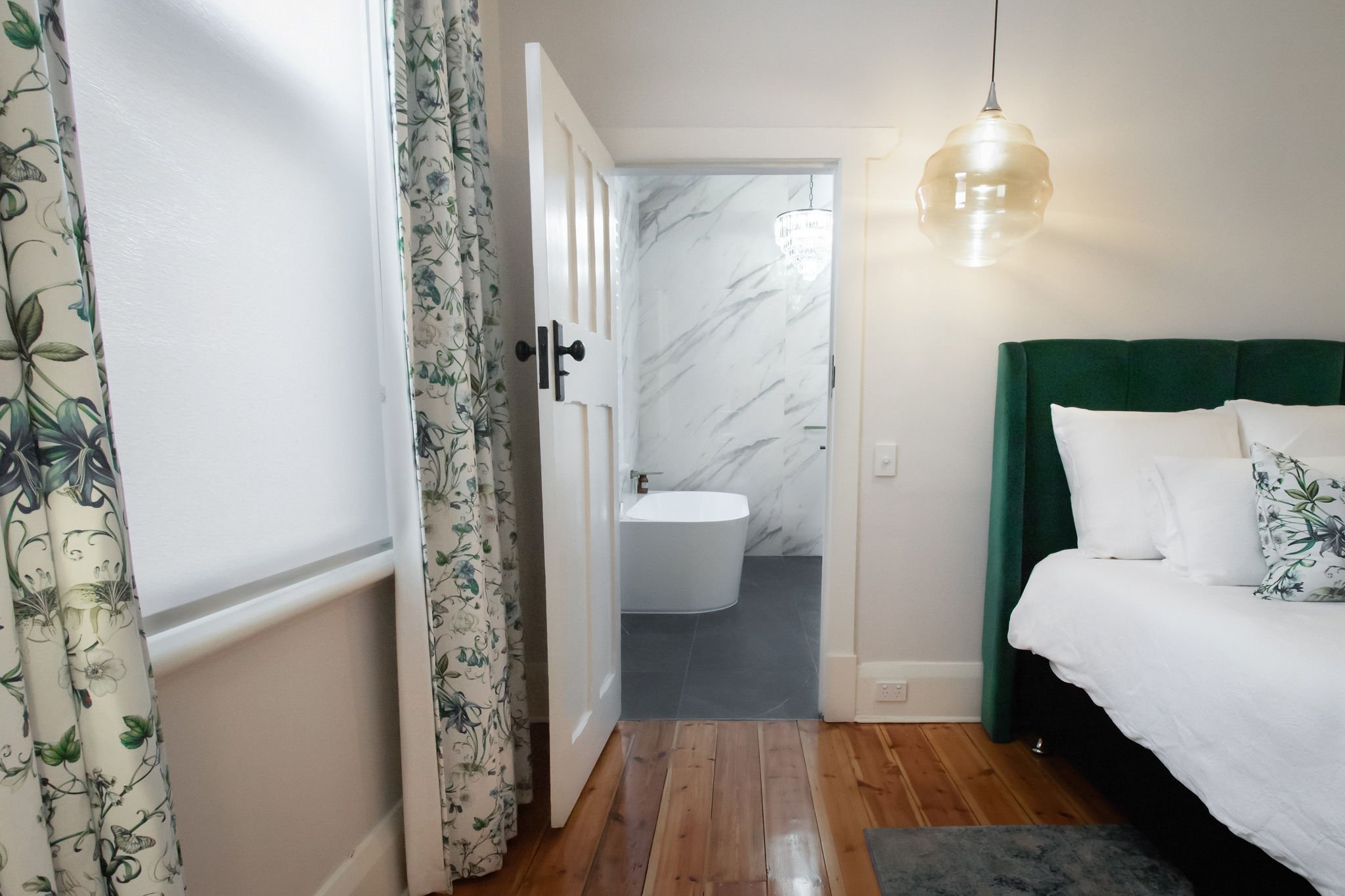 PDI-Donnabedroom-Bathroom-walkingwardroberoom(17).jpg