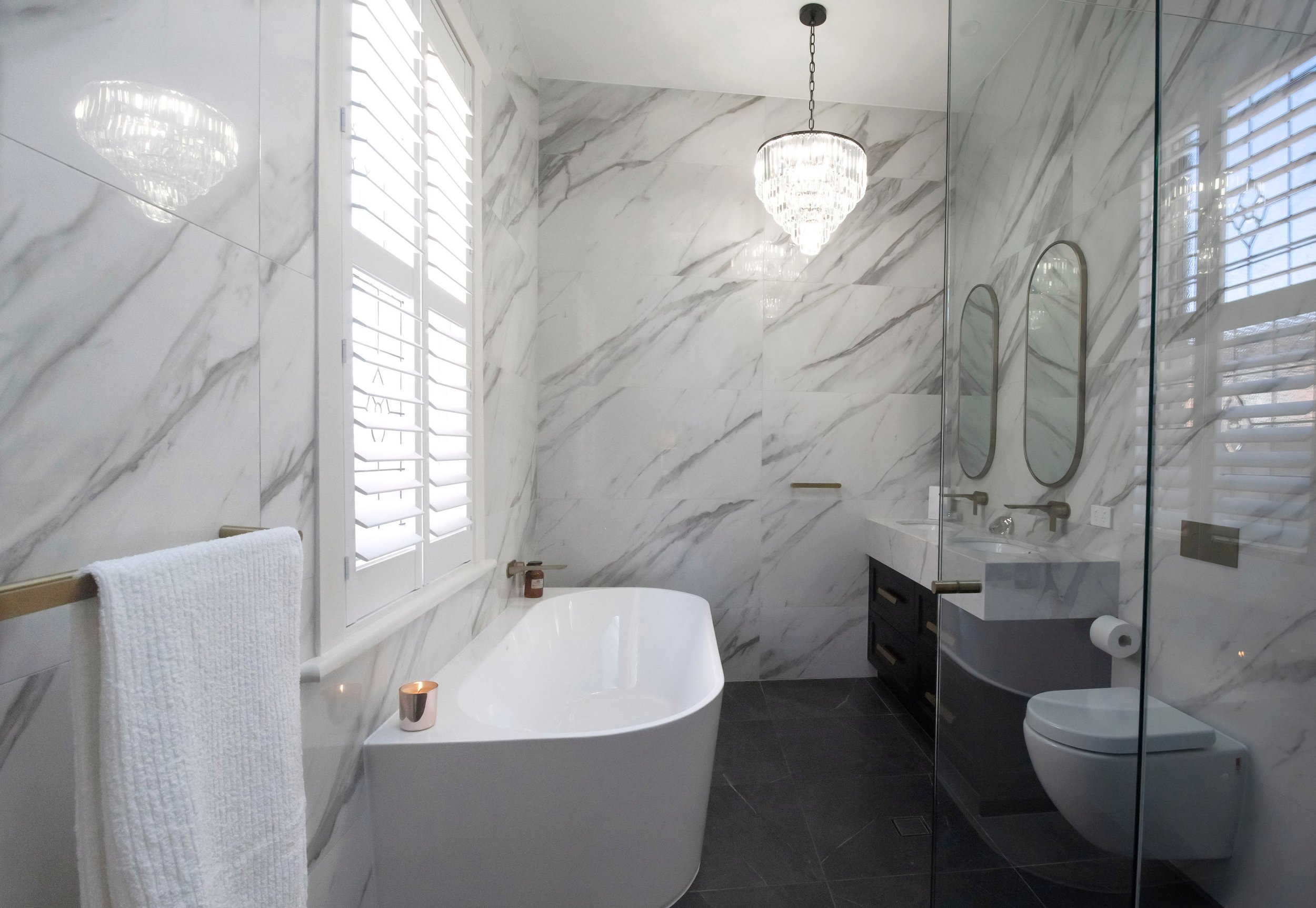 PDI-Donnabedroom-Bathroom-walkingwardroberoom(16).jpg