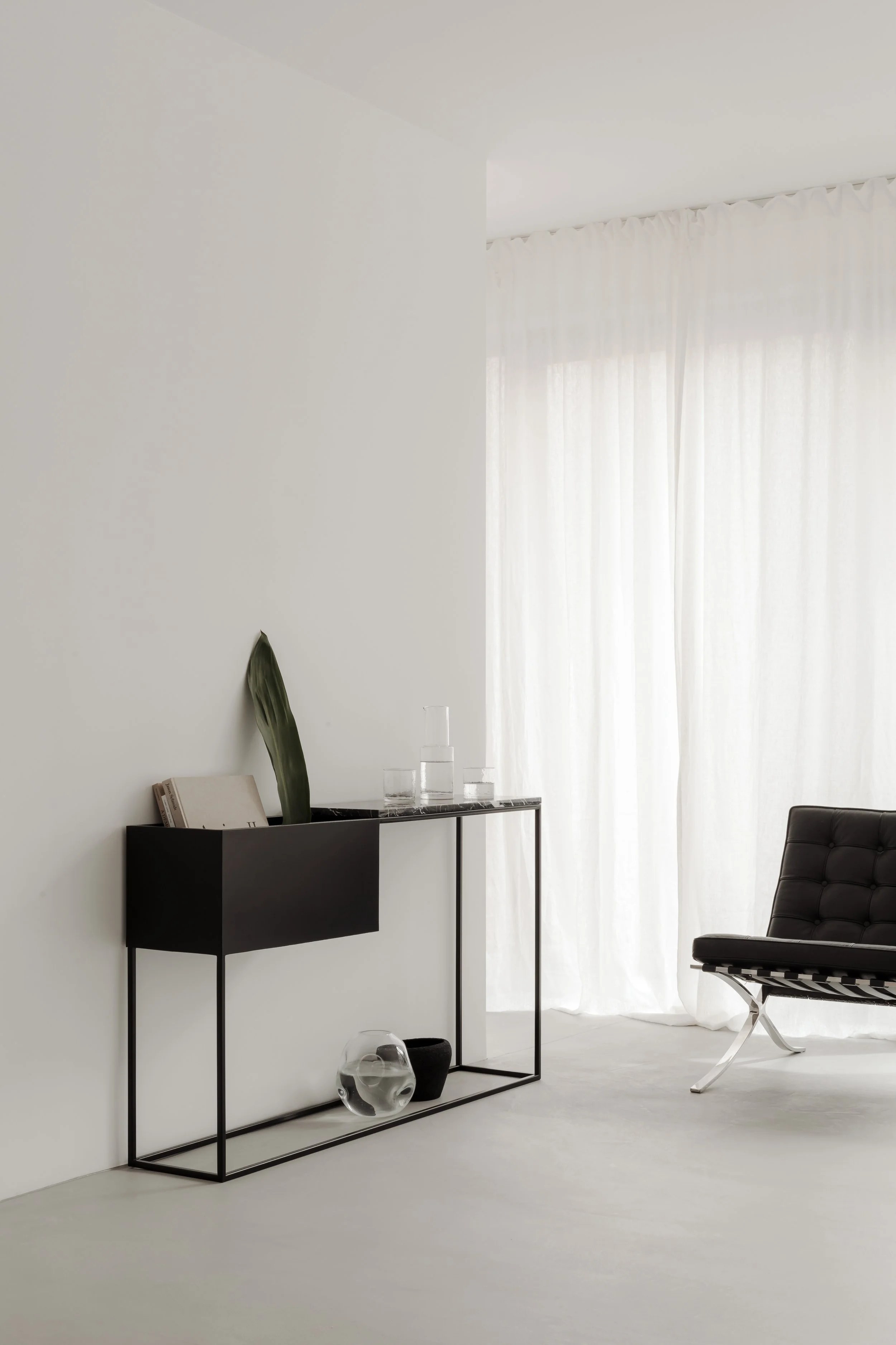 Black on White interior