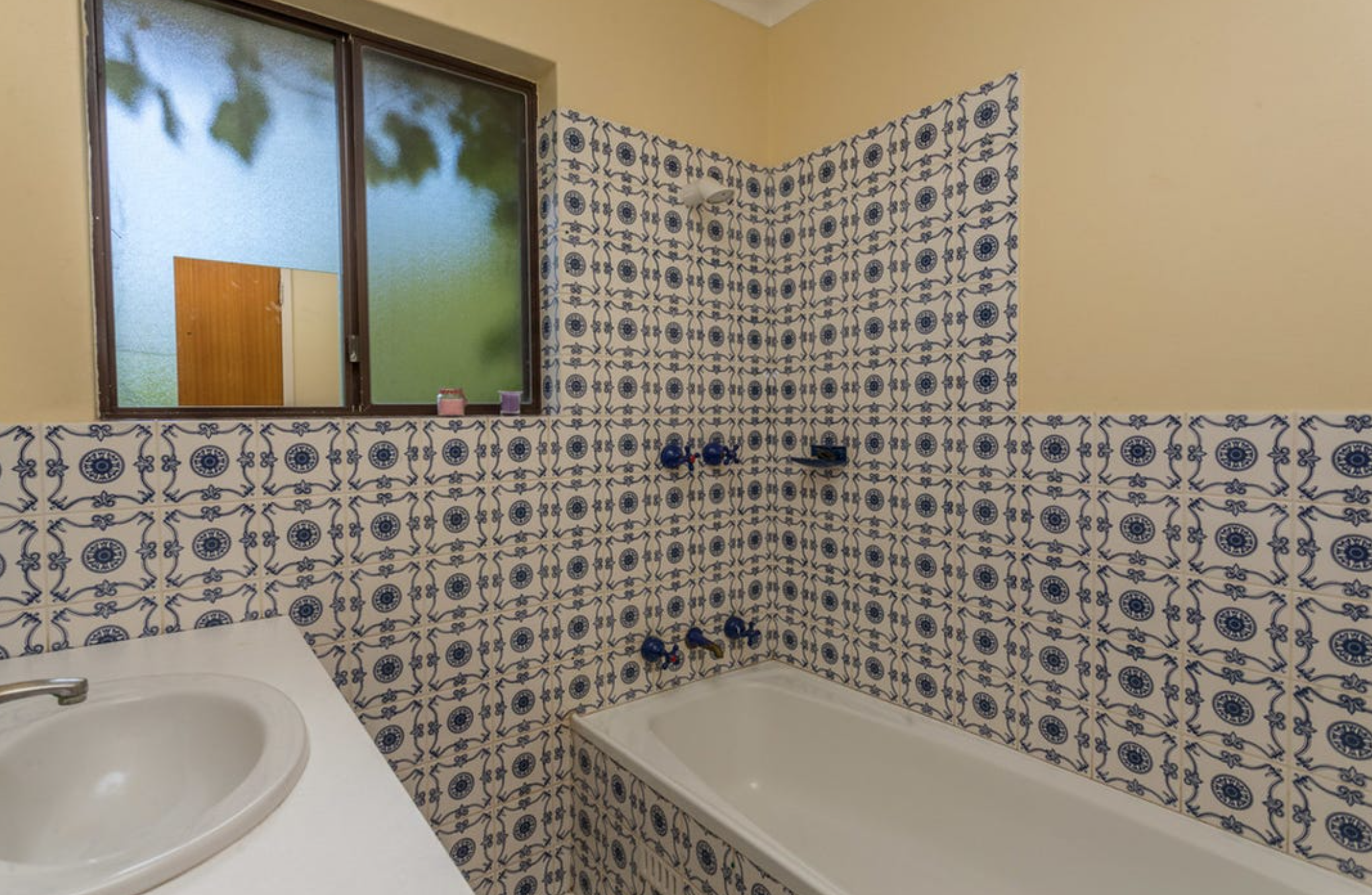 plush design interiors, bridgewater bathroom renovation before 2.png