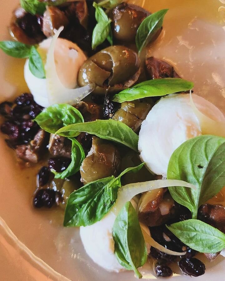 Special from the kitchen 🔥

Crushed green olive, whipped Ricotta, fennel, garden basil.

Olive tree planted 68 years ago from seed by our land lords grandmother. Giant kalamata varietal!