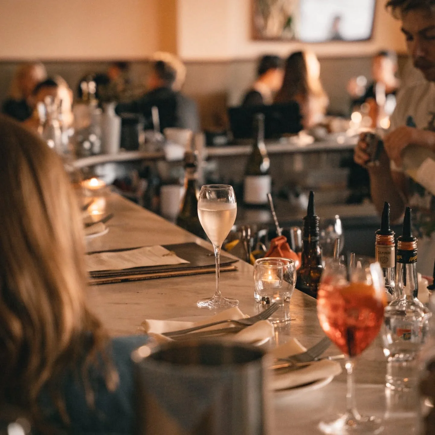 Watching the action from the bar ☀️🍸

Taking bookings for some extra service days coming up, Monday 29th &amp; Tuesday 30th leading up to new years!