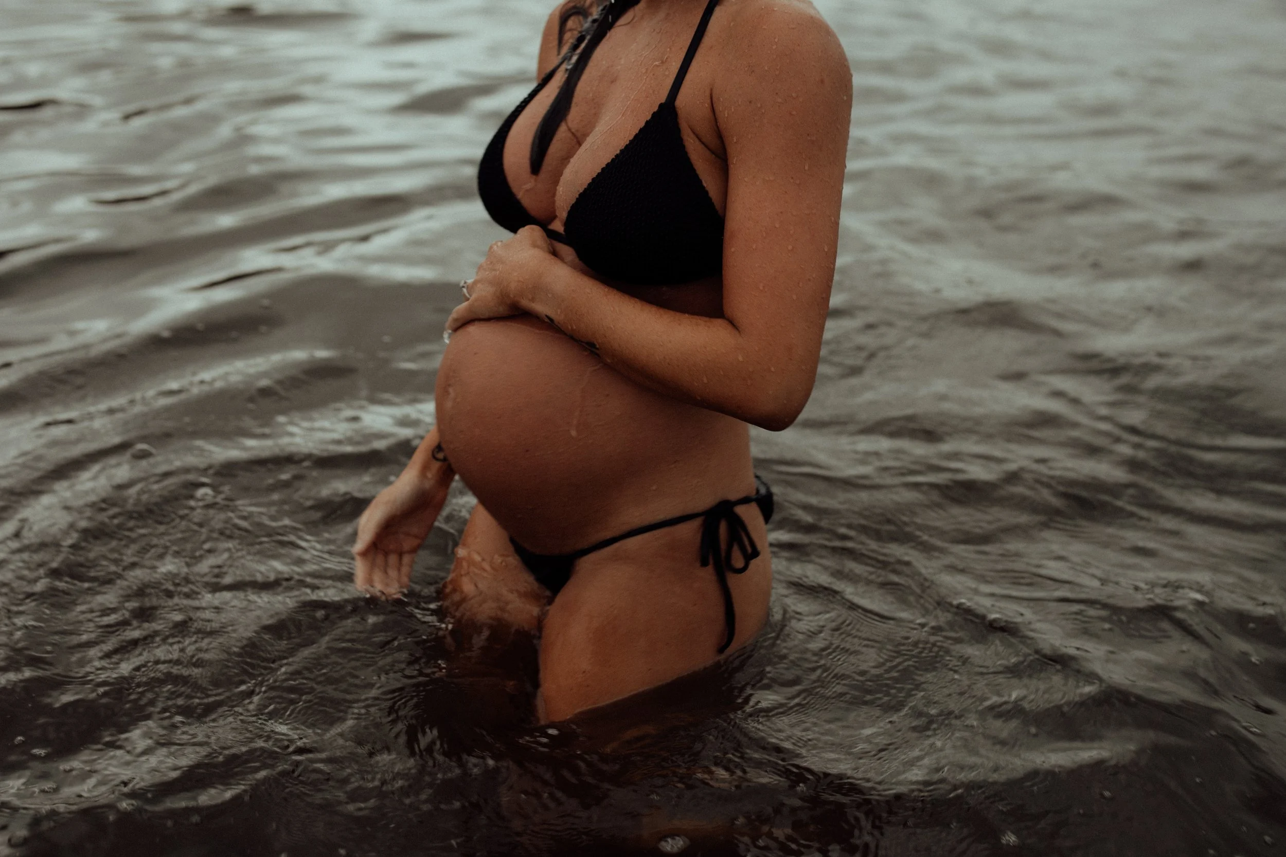 Pregnancy, motherhood, maternity pictures