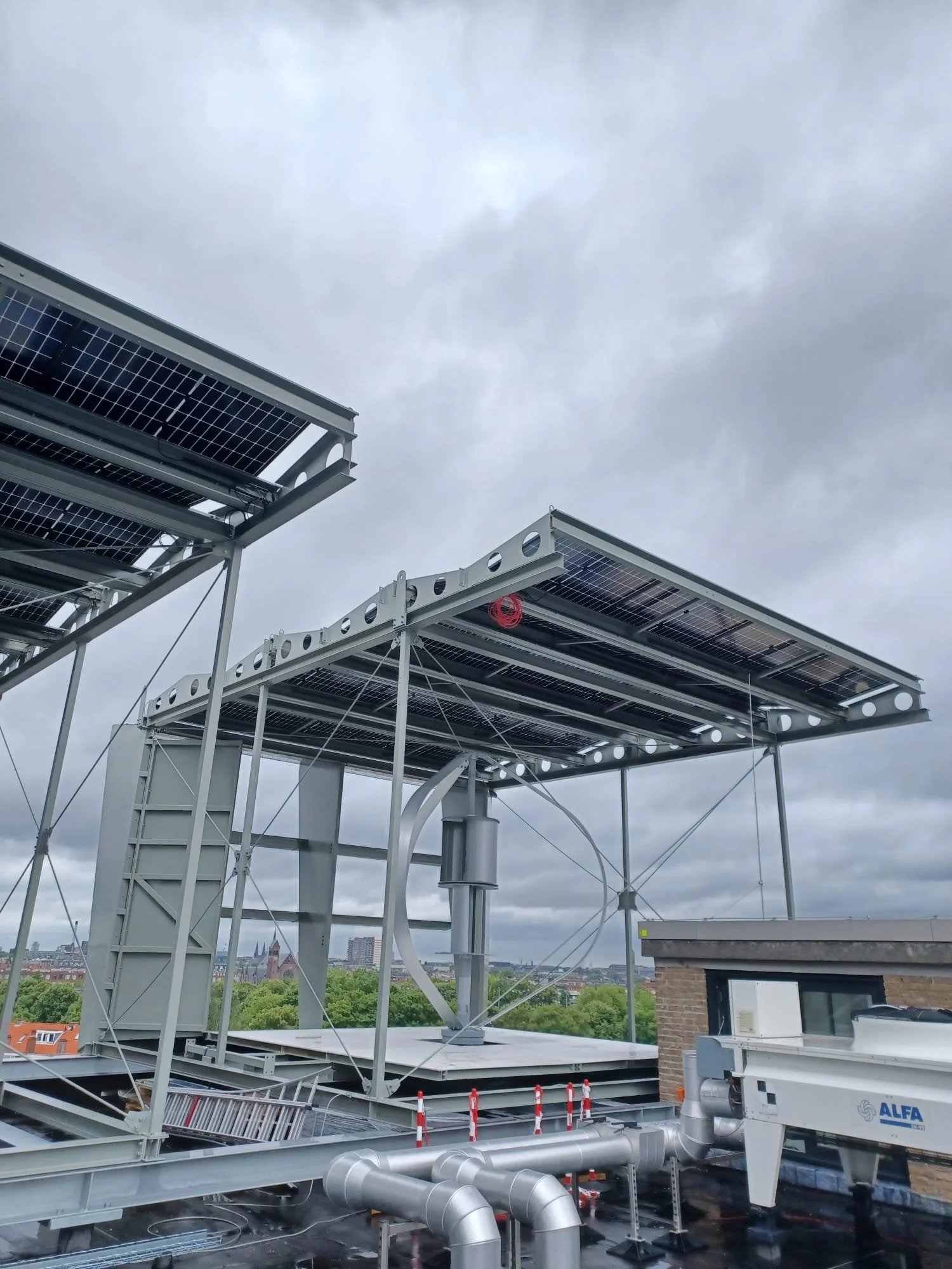 Vijfde en laatste PowerNEST module geïnstalleerd op gemeentegebouw aan de Fruitweg in Den Haag