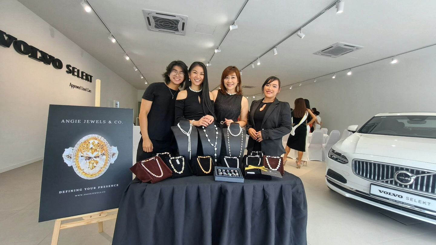 We were honoured to have been invited to do a sharing on pearl knowledge with all the gorgeous finalists of Mrs Malaysia Globe 2023 at Volvo's showroom yesterday✨️

After lunch, the children arrived, and our founder, Angie, was also chosen by one of 