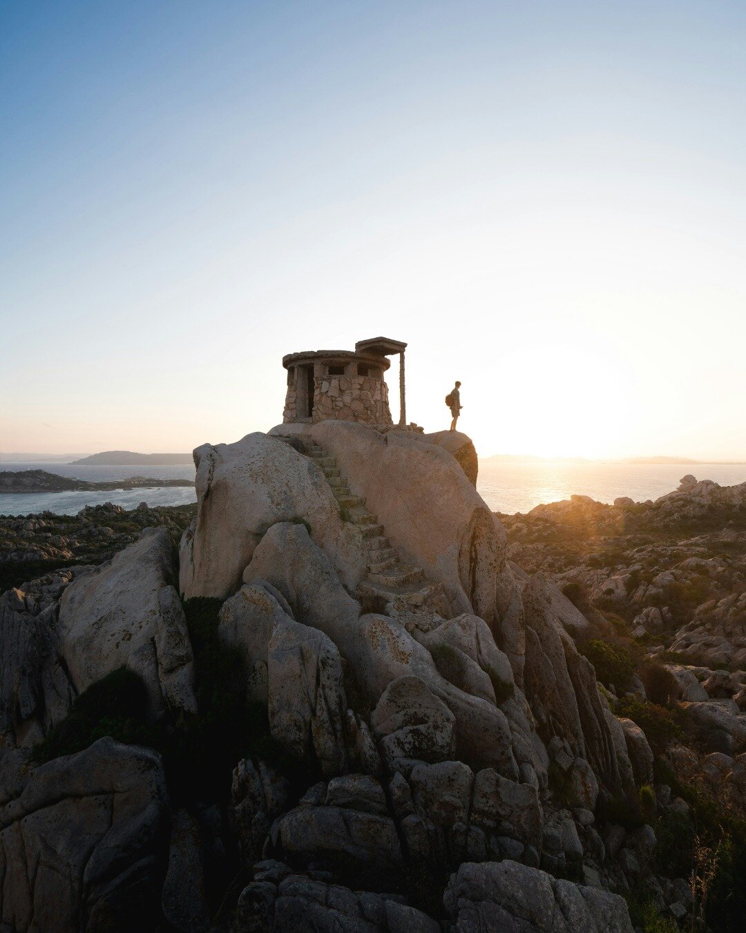 Hier zijn 3 redenen waarom je Sardini&euml; moet overwegen als huwelijksreisbestemming!

✨ Blauw, blauwer, blauwst! Sardini&euml; biedt enkele van de mooiste baaien van Europa, zoals de Costa Smeralda, met zijn azuurblauwe water en witte zandstranden