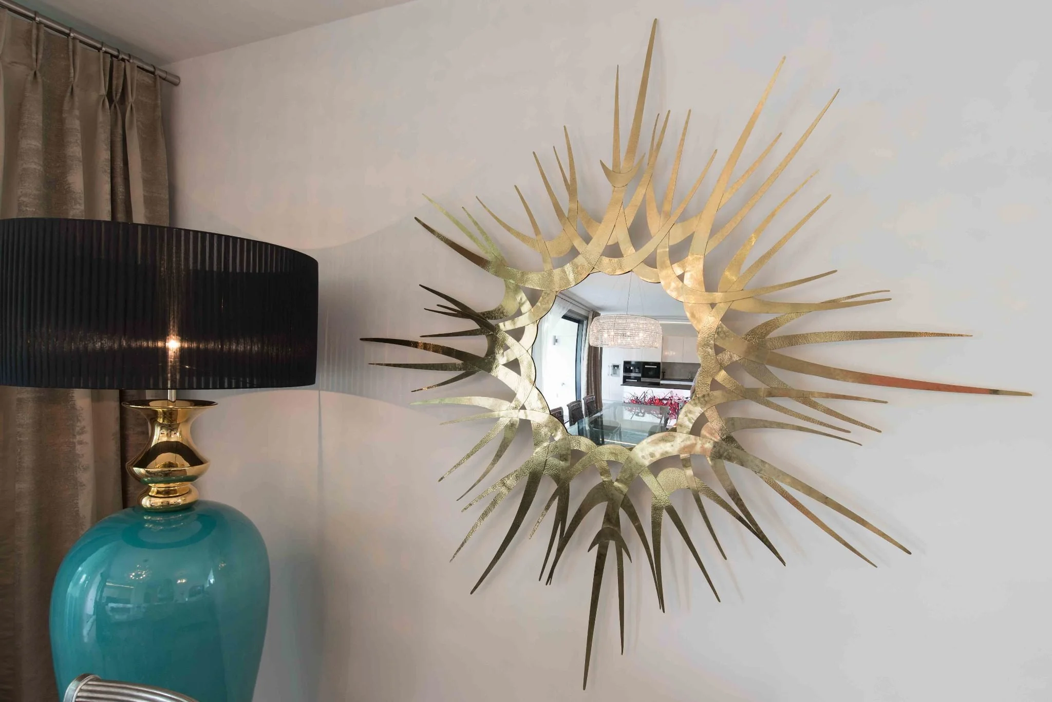 apartment1040_spiegel_leuchte_web.jpg