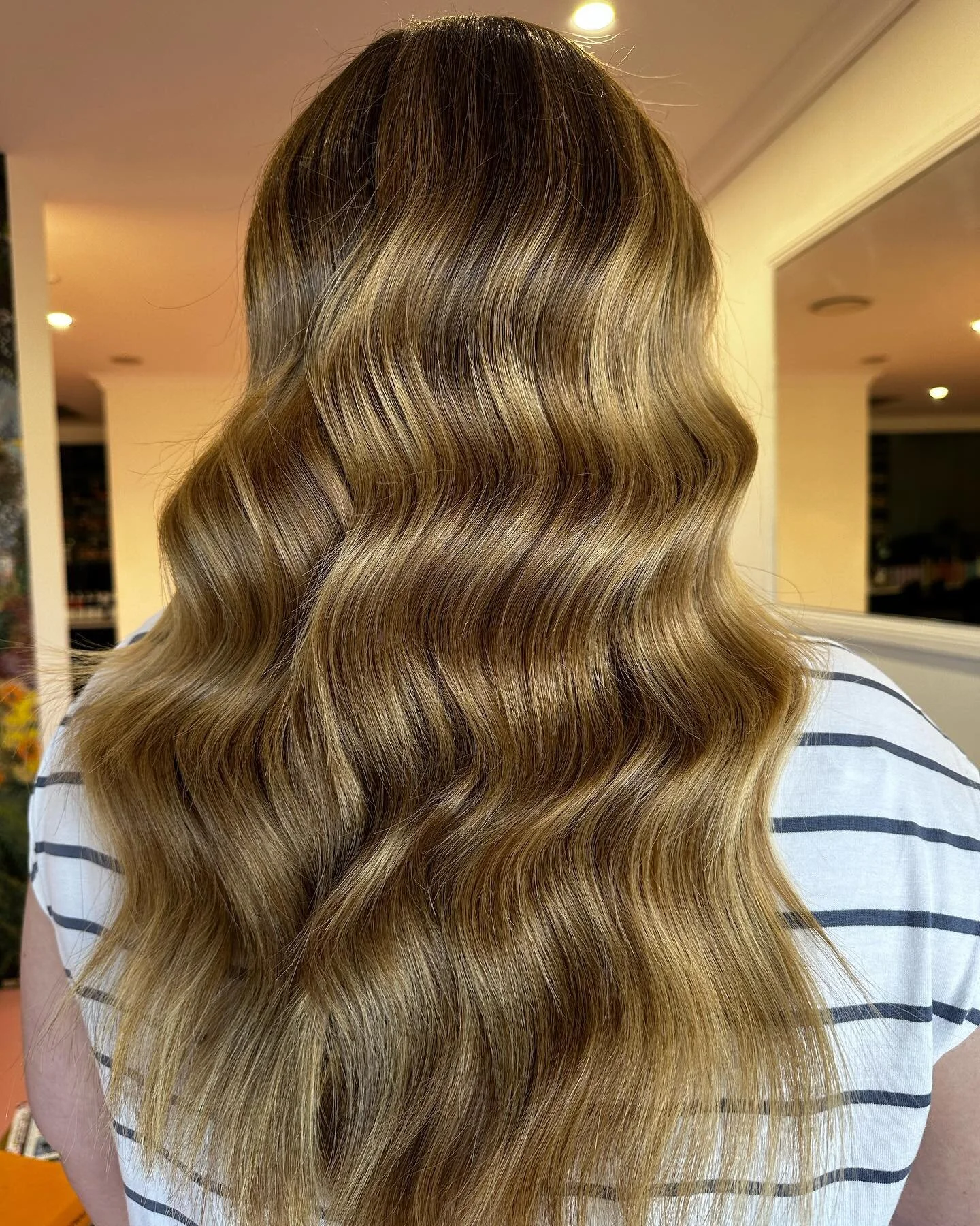 Golden goodie ☀️
Created using freehand techniques for the most natural, seamless colour &bull; Glossed with a warm global gloss for richness and shiiiiine 😍

Colour @davinescolor 
Bonder @k18hair 
Styling @silverbullethair