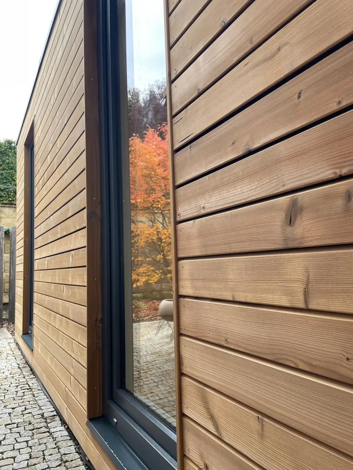 Detail thermowoodu a modřínu