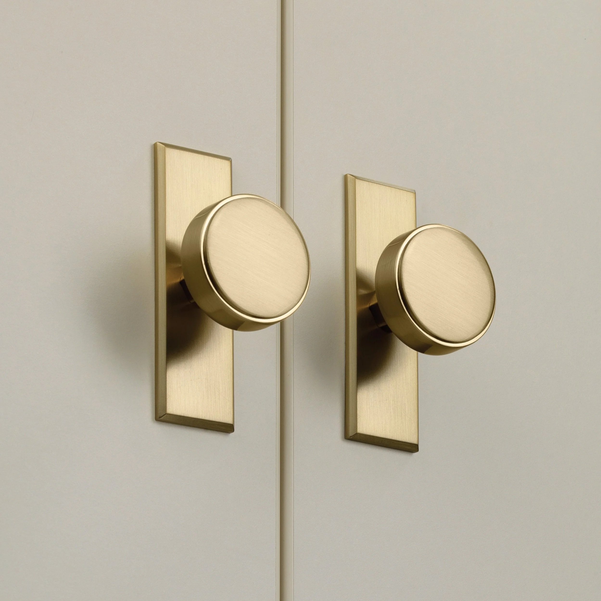BROCHURE+-+AVON+Knob+in+Brushed+Satin+Brass+-+KB-M-4299-34-BSB+%283%29.jpg
