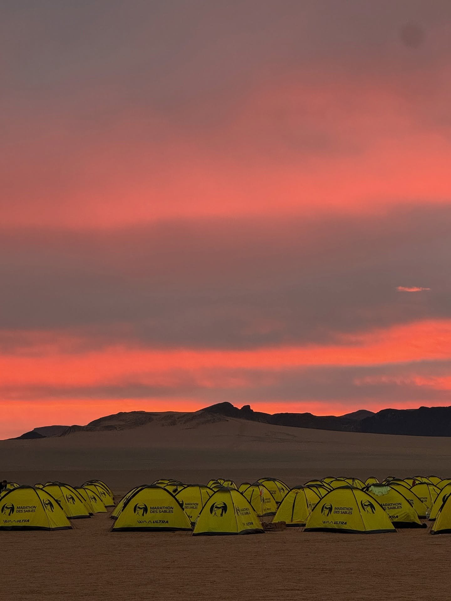 Cr&eacute;puscule et nuit &eacute;toil&eacute;e &mdash; 16 octobre 2024.

&quot;(Cette phrase me rappelle que) grandir n'est jamais un processus lin&eacute;aire, que l'espace est aussi crucial que le temps, que pour devenir grand et droit au-dedans, 