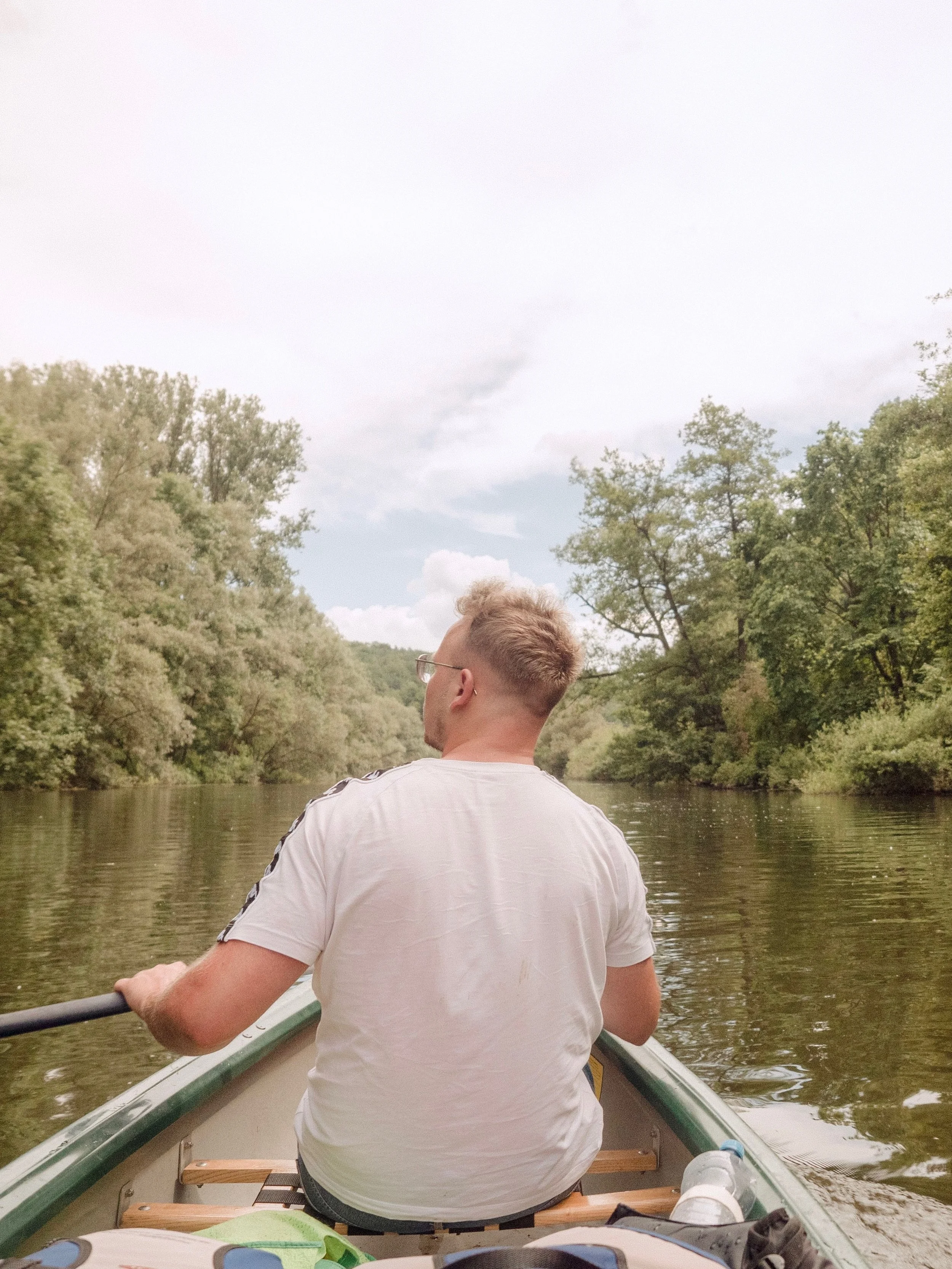 From riverside to fireside. 🛶🍻

There is arguably no better way to experience the magic of the Wye Valley than from the water itself. Sweeping past rolling hills, ancient woodlands, and quiet riverbanks, a day spent canoeing down the River Wye is a
