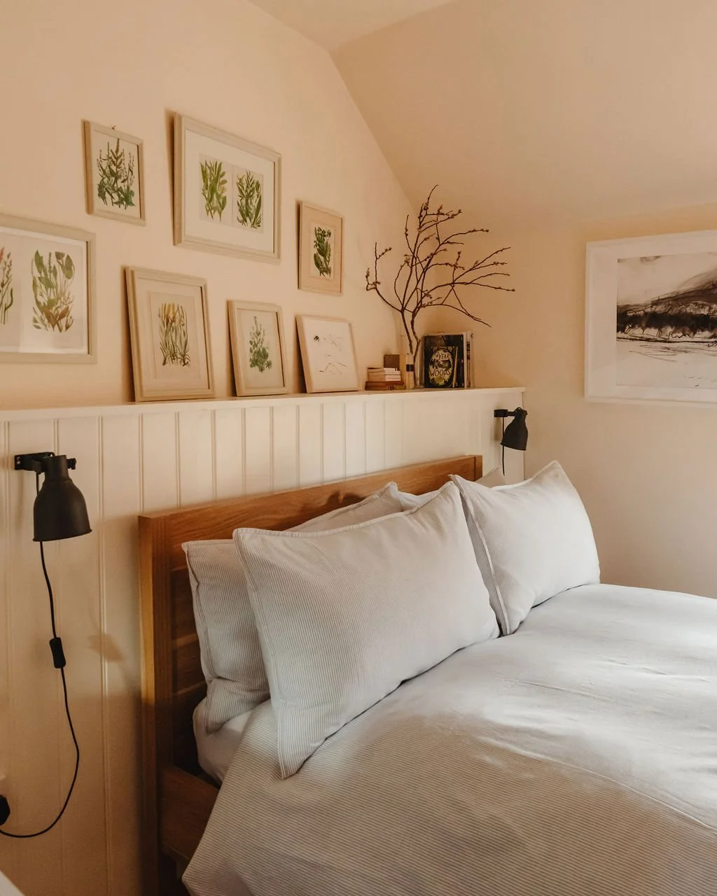 Wedding season is about to get started! Are you lucky enough to be attending a wedding in Hay-on-Wye this year? There are so many beautiful locations in and around Hay, you will have a fantastic time experiencing our brilliant local hospitality and e