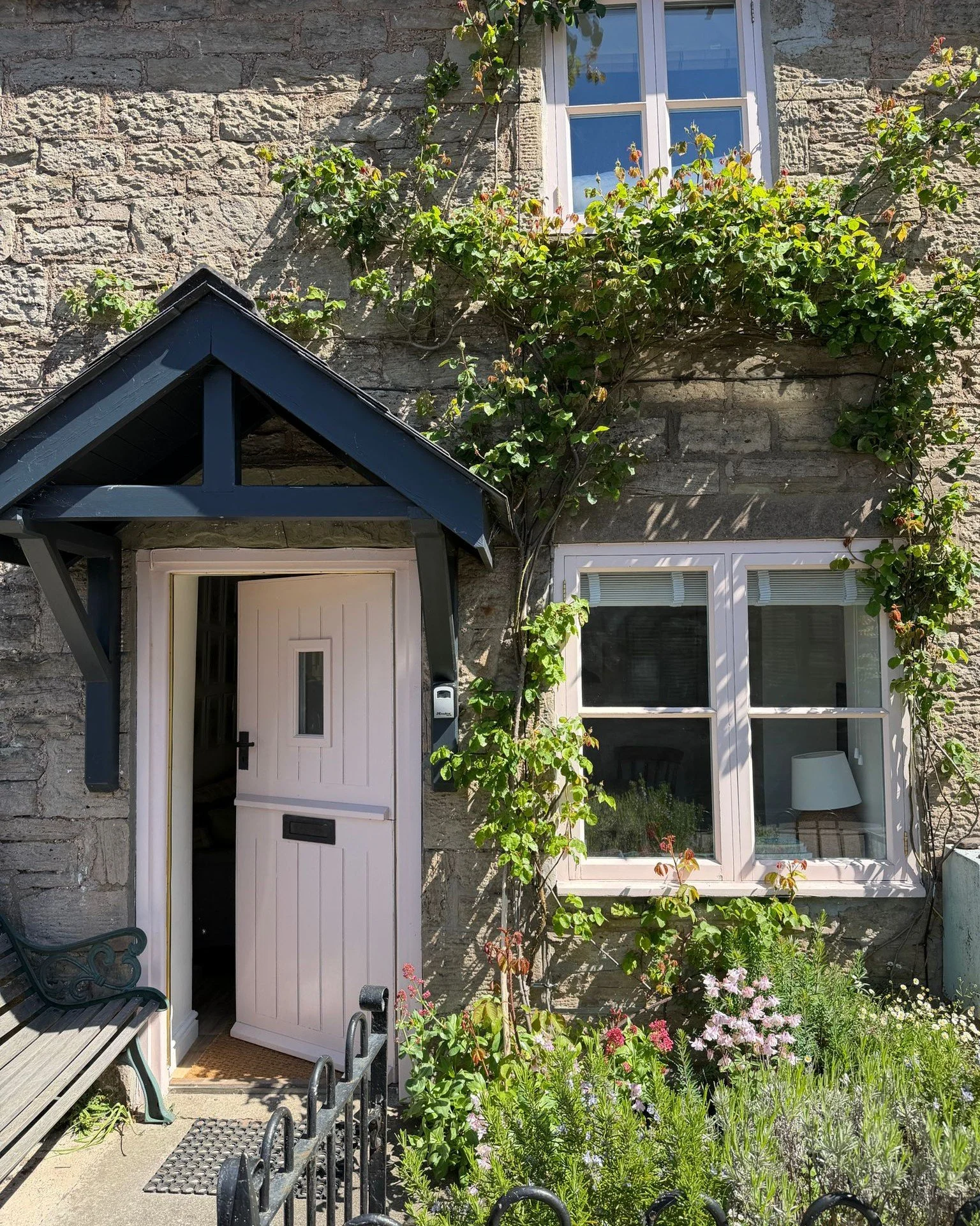 Looking for the perfect base for your spring adventures? 🌿

Located right in the centre of Hay-on-Wye, The Hay Townhouses offer more than just a place to sleep. Step out of your front door and you&rsquo;re immediately surrounded by nearly a millenni