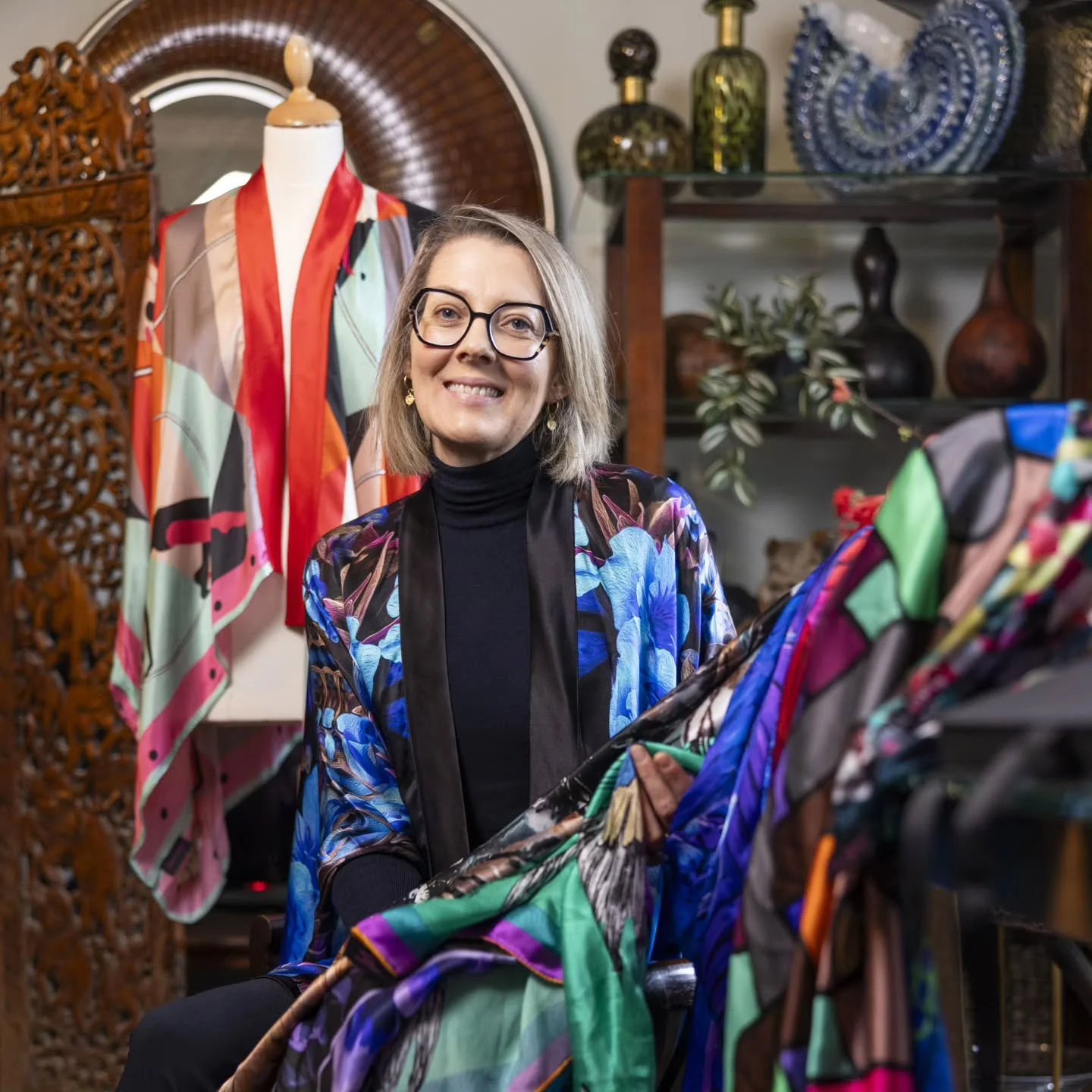 This October we are thrilled to announce Debbie Millington @debbiemillingtondesigns  as our Sharejoy Star 🌟. 

Debbie Millington is a luxury Irish brand of silk scarves and accessories. The brand is renowned for its adventurous colour and imaginativ