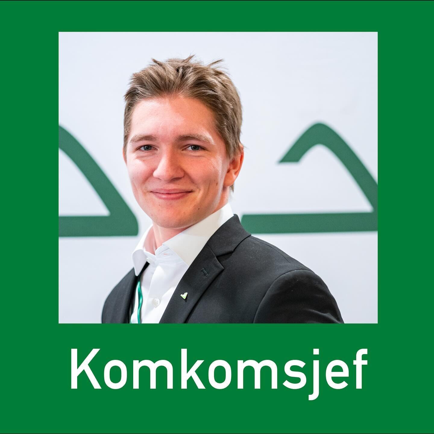 Siste komiteleder vi presenterer er KomKomsjef!

1. Hva g&aring;r vervet ditt ut p&aring;? Som KomKomsjef har du ansvar for en rekke av linjeforeningens diverse underkomiteer og interessegrupper, samt linjeforeningens kontor og lager. Du er bindeledd