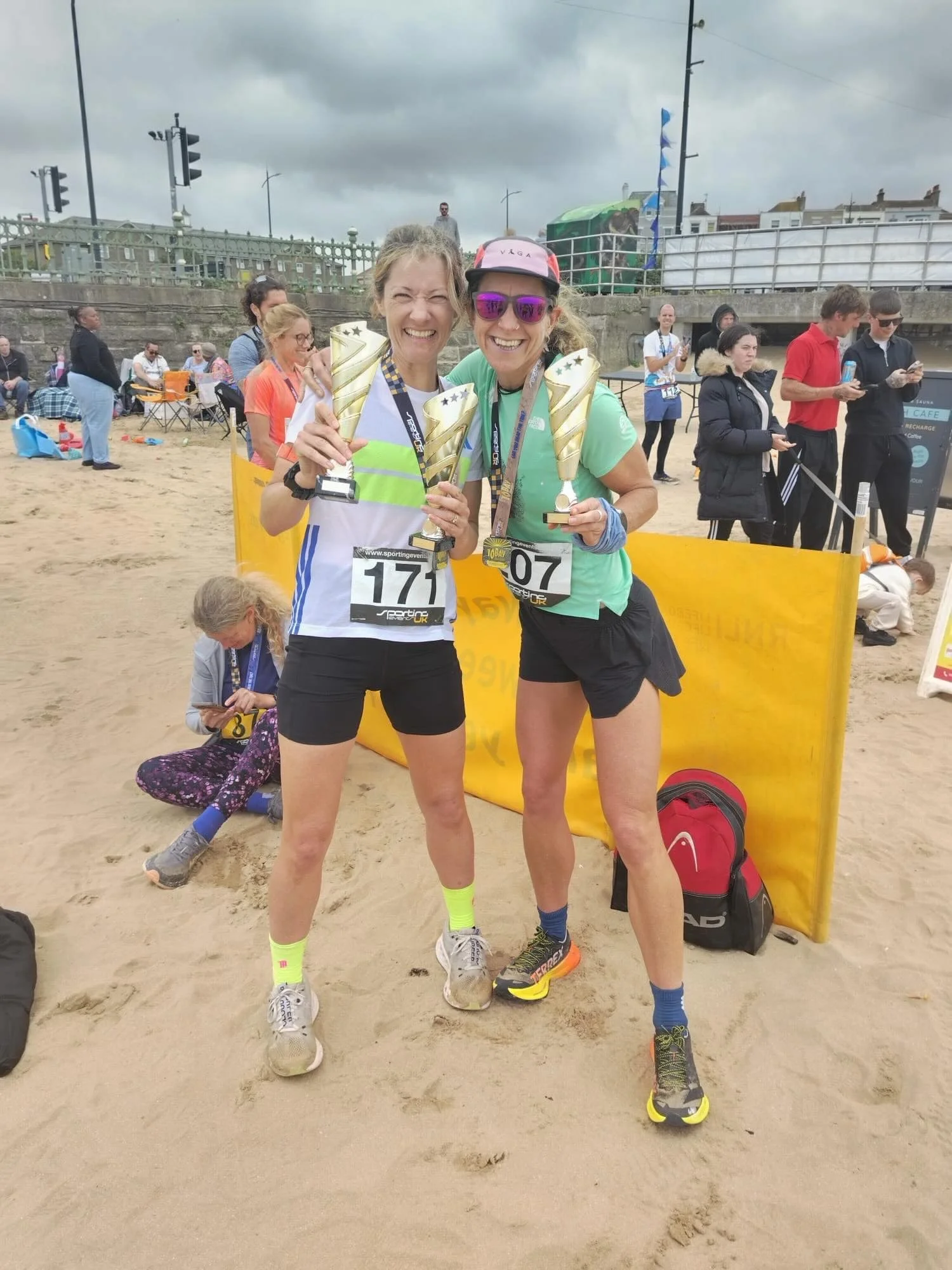 Weekend fun 🤩
Celebrated my dad&rsquo;s birthday on Friday with the family 🫶🏻🎂
Saturday was @theharvel5 5 Miler &mdash; always a fantastic event 🙌. Such a shame the weather was miserable 🌧️☹️
Then tackled the @sportingeventsuk 10 Bay Challenge 