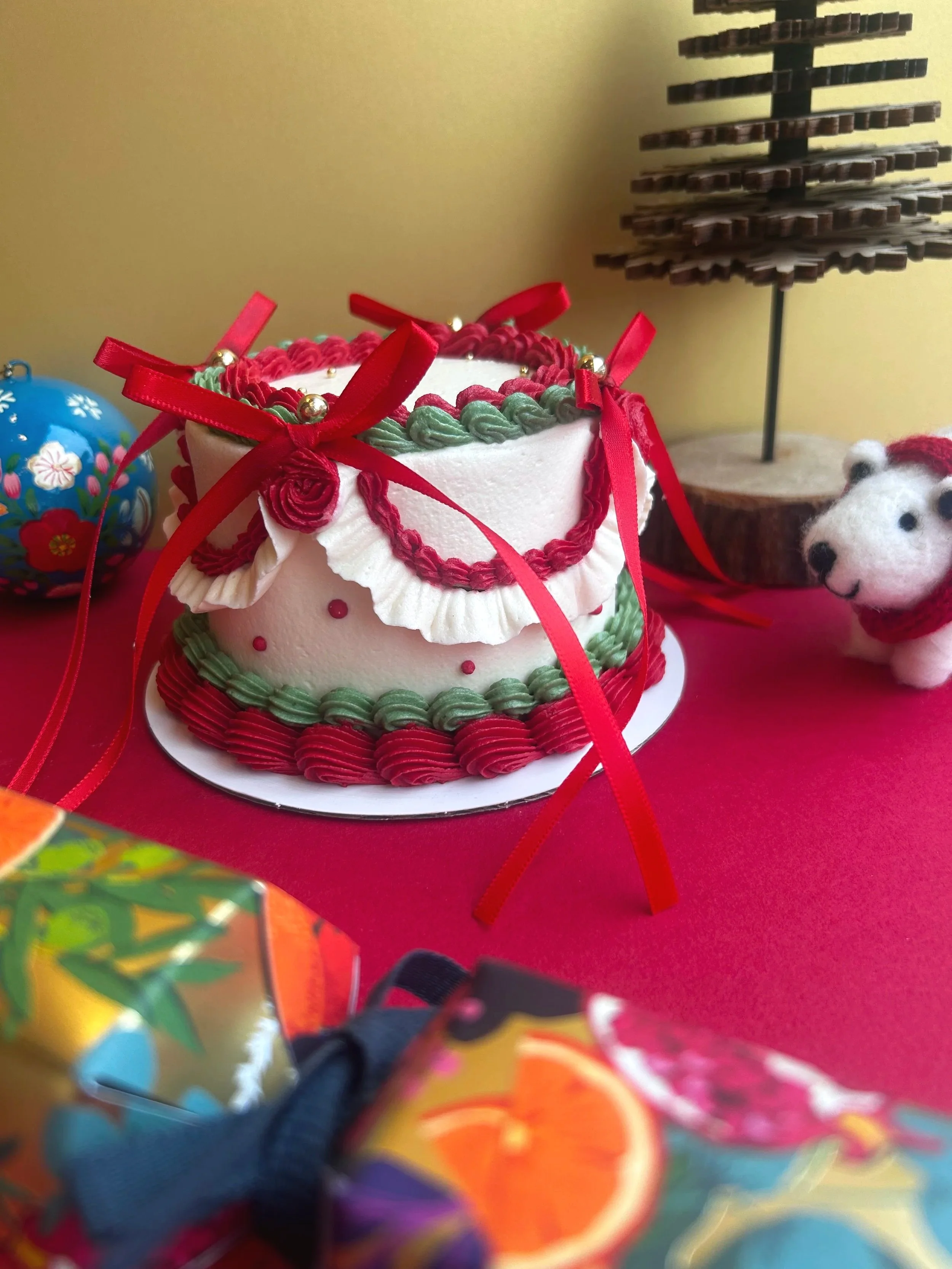 Festive Bento Cake Decorating Workshop - With Pizza, Mocktails &amp; Prosecco 