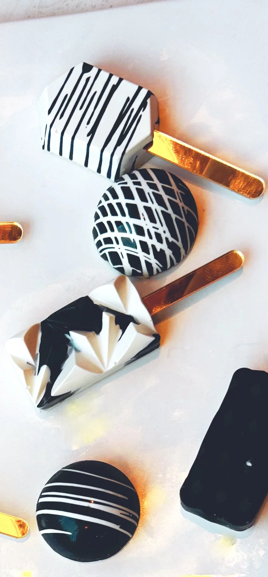 Classy black and white decorated cakepops