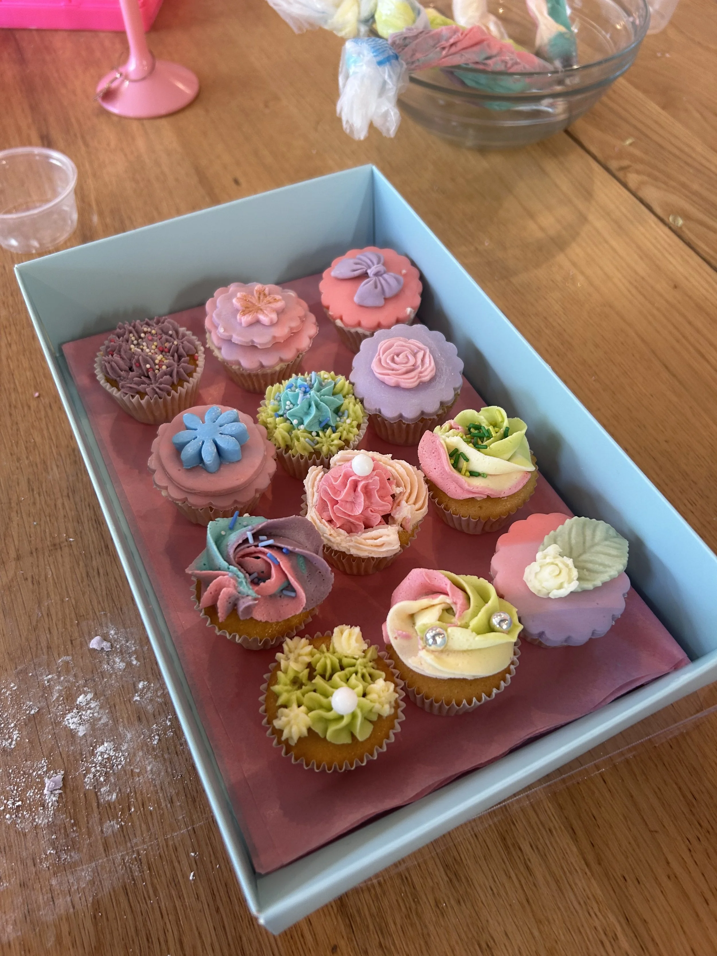 Mini cupcake decorating class in belfast