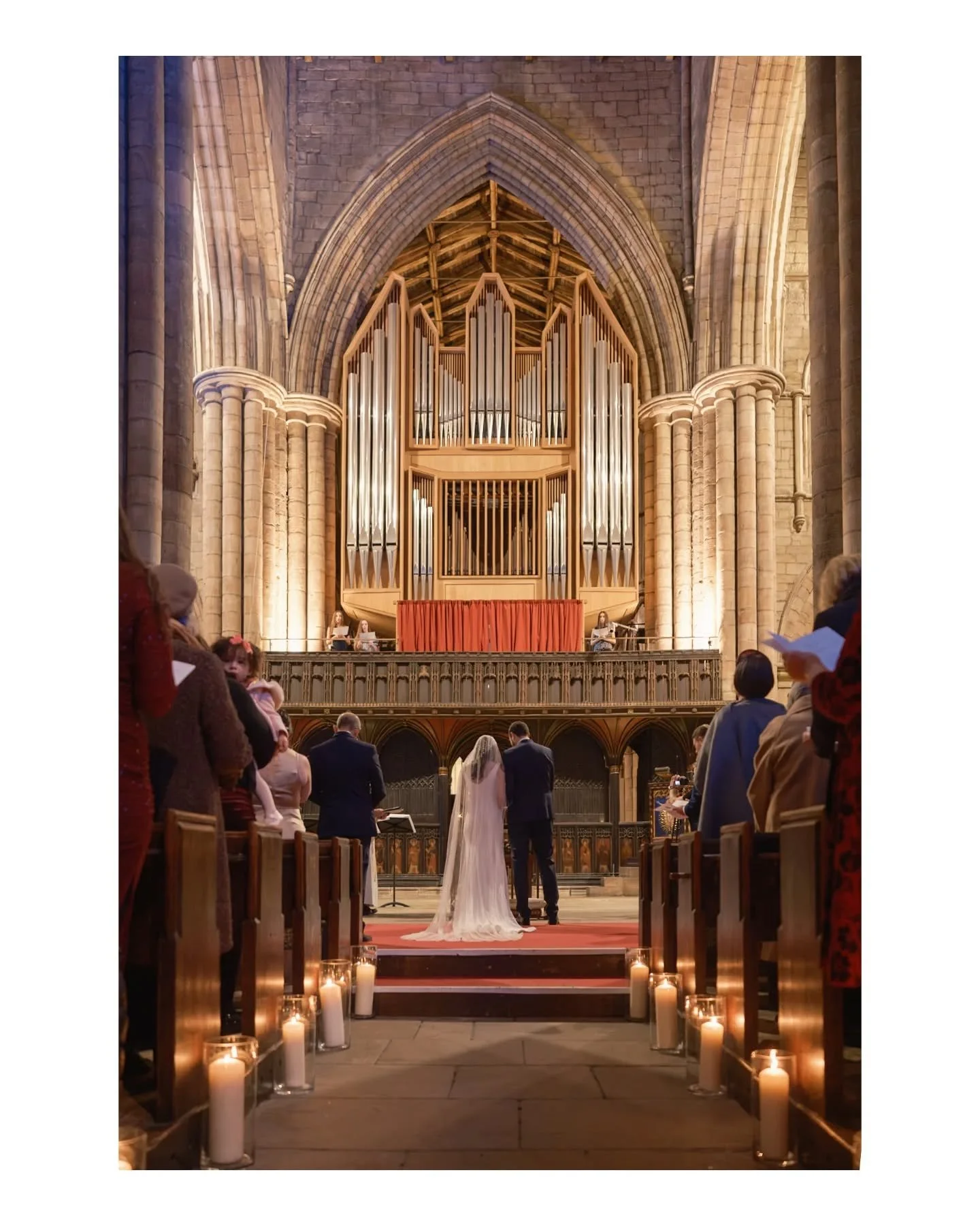 Starting 2026 on a massive high at the incredible Hexham Abbey! ⛪✨ If there was ever a venue built for a dramatic New Year&rsquo;s Eve wedding, this is it. The sheer scale of this place is breathtaking.
From the soaring arches to the ancient stone wa