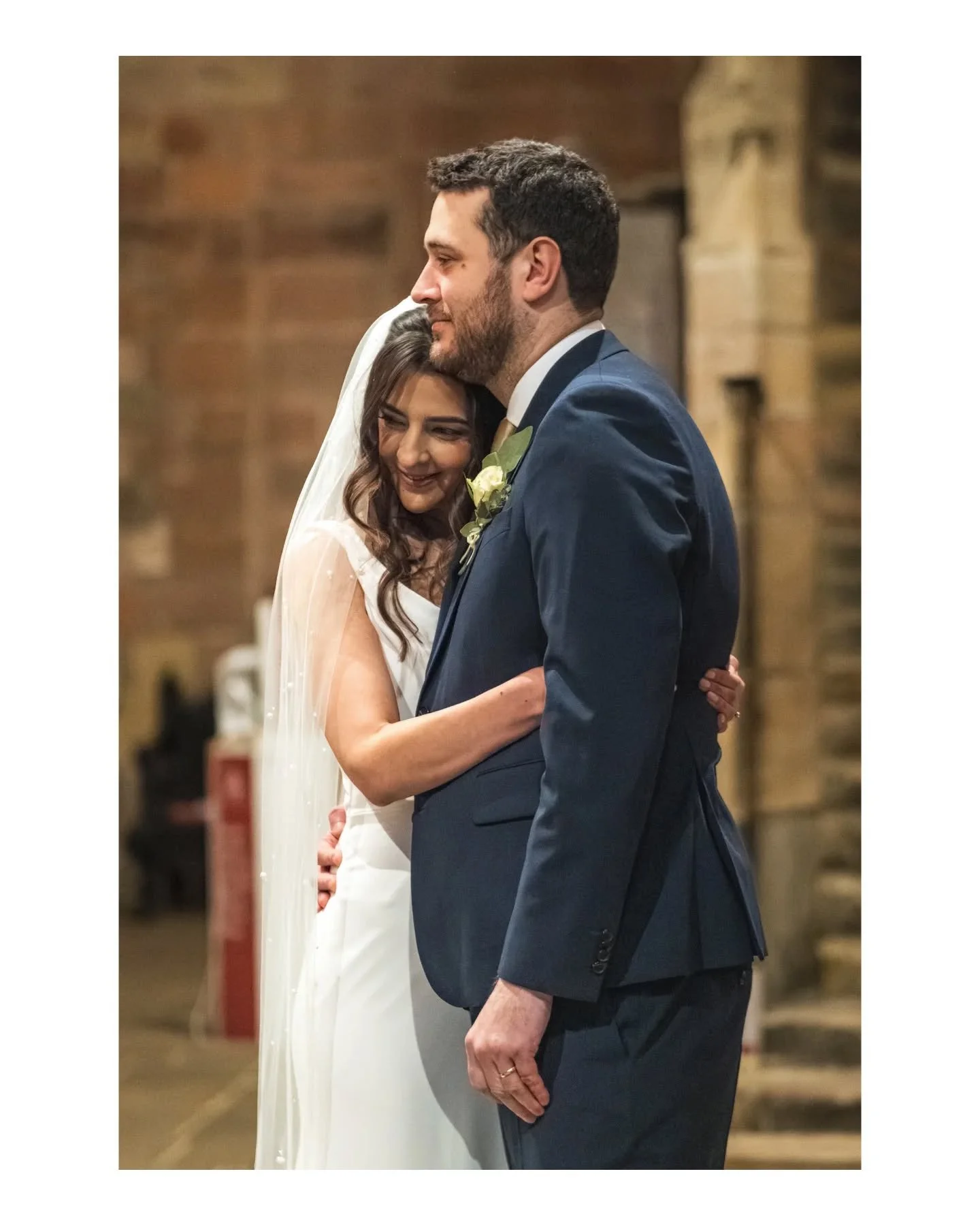 The wedding day goes by in a blur of faces, music, and timelines. But then there are these moments. The "pause button" moments. ⏸️🤍
Whether it was standing in the quiet of the church or swaying on the dance floor, Hana and Joe kept finding
