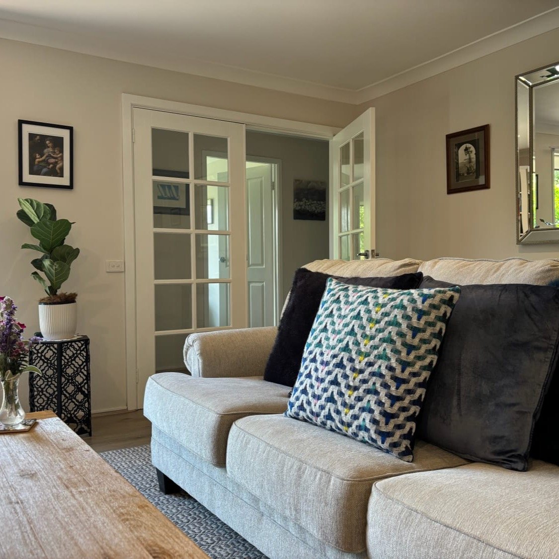 ✨Customer Photo ✨ Peacock Cushion in Indigo &amp; Jade looking stunning in customer's living room over in Australia 💙 #customerphoto #peacockcushion #inter&iacute;orstyling #luxuryinterioraccessories #greenwichcollection