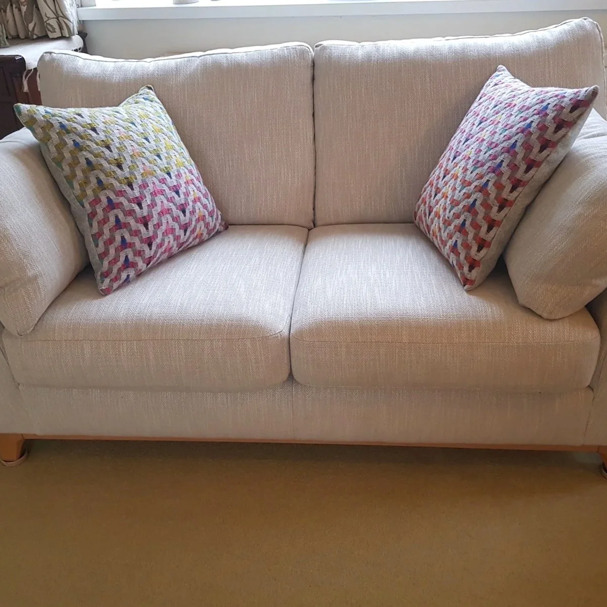 Fuchsia cushion on neutral sofa.
