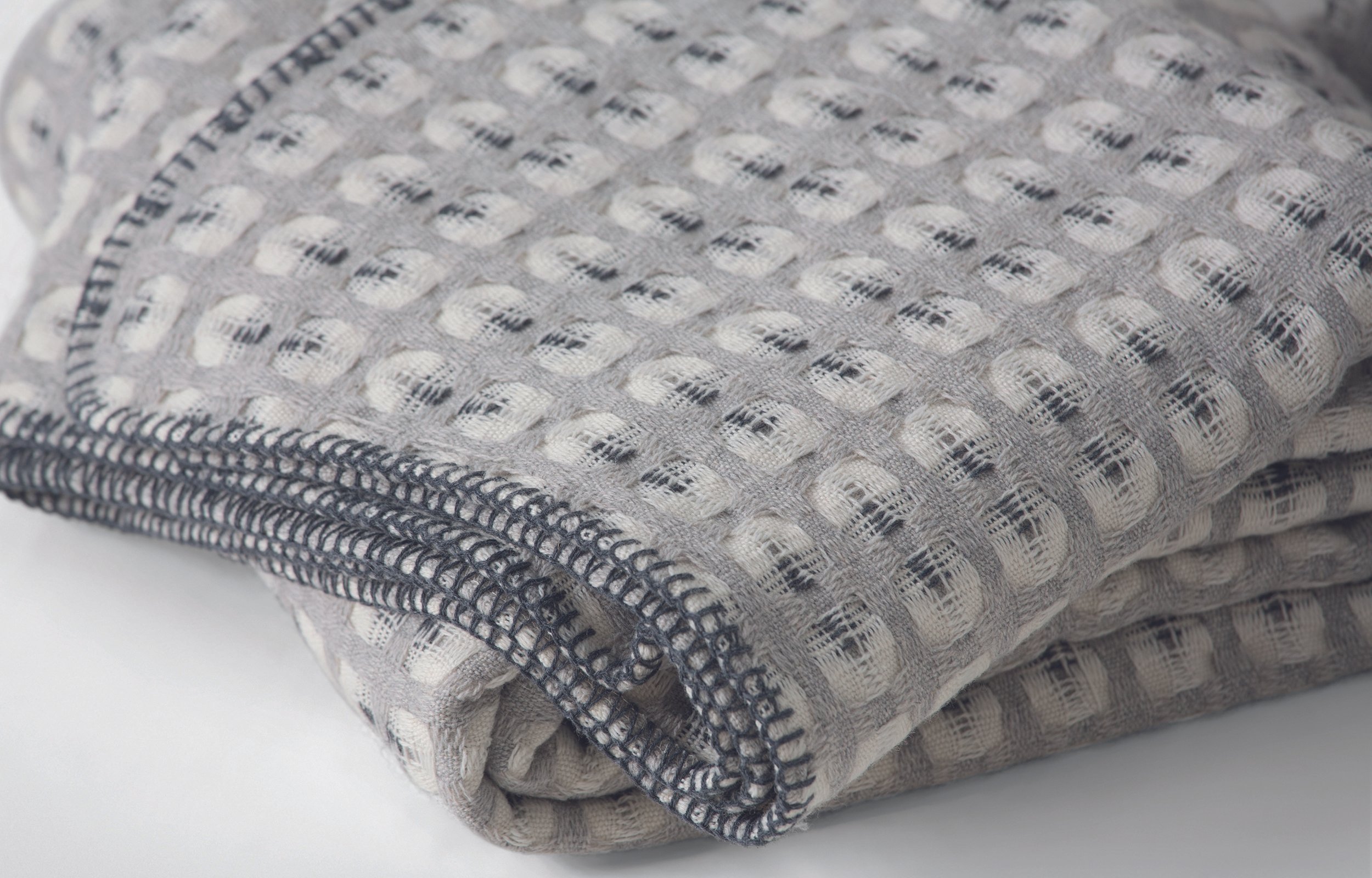 THRKLA001GRY-UK_Klara_200x200cm_Lambswool_Throw_Silver_Grey_PR05.jpg