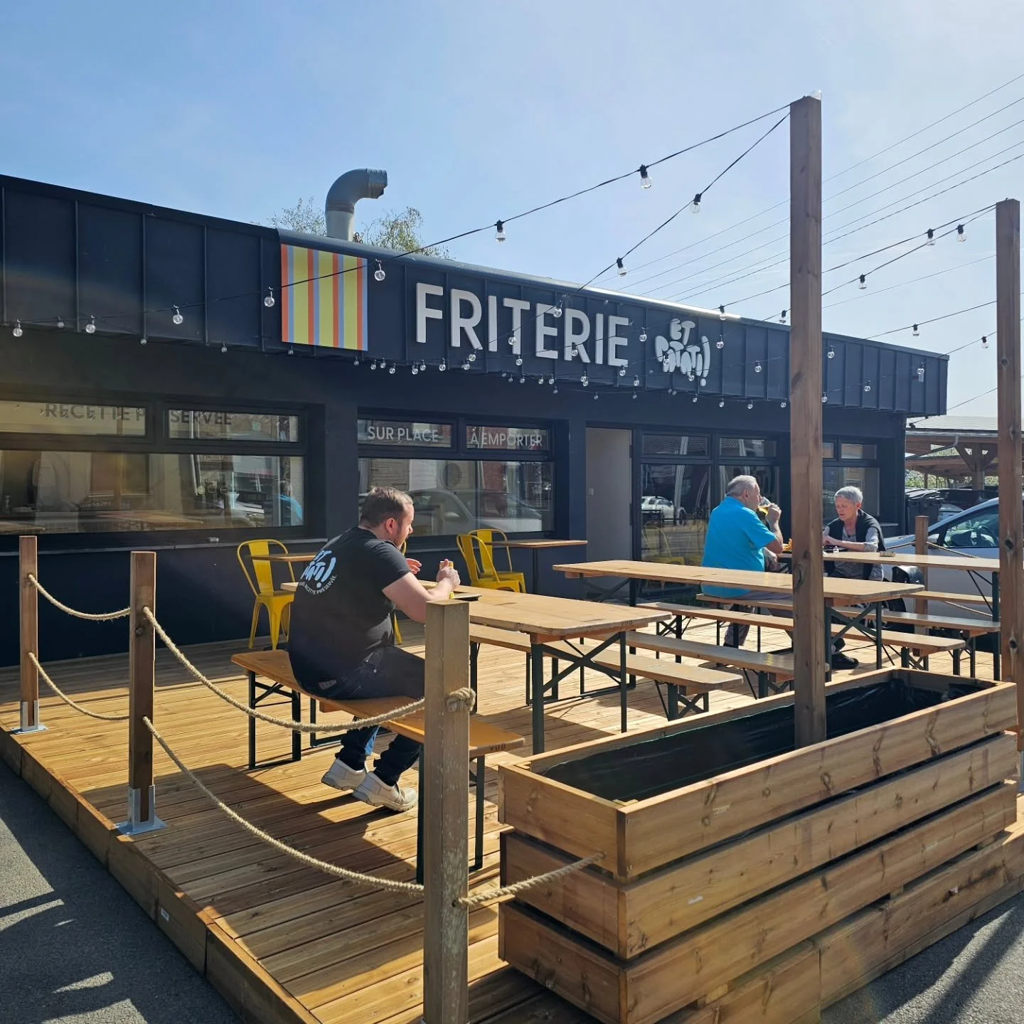 Nouveaut&eacute; chez ET PATATI ! Venez vous r&eacute;galer et vous d&eacute;tendre sur notre belle terrasse et profitez d'une belle ambiance guinguette. 
#friterie #lille #arraschampionnatdumondefrite #terrasse #frites