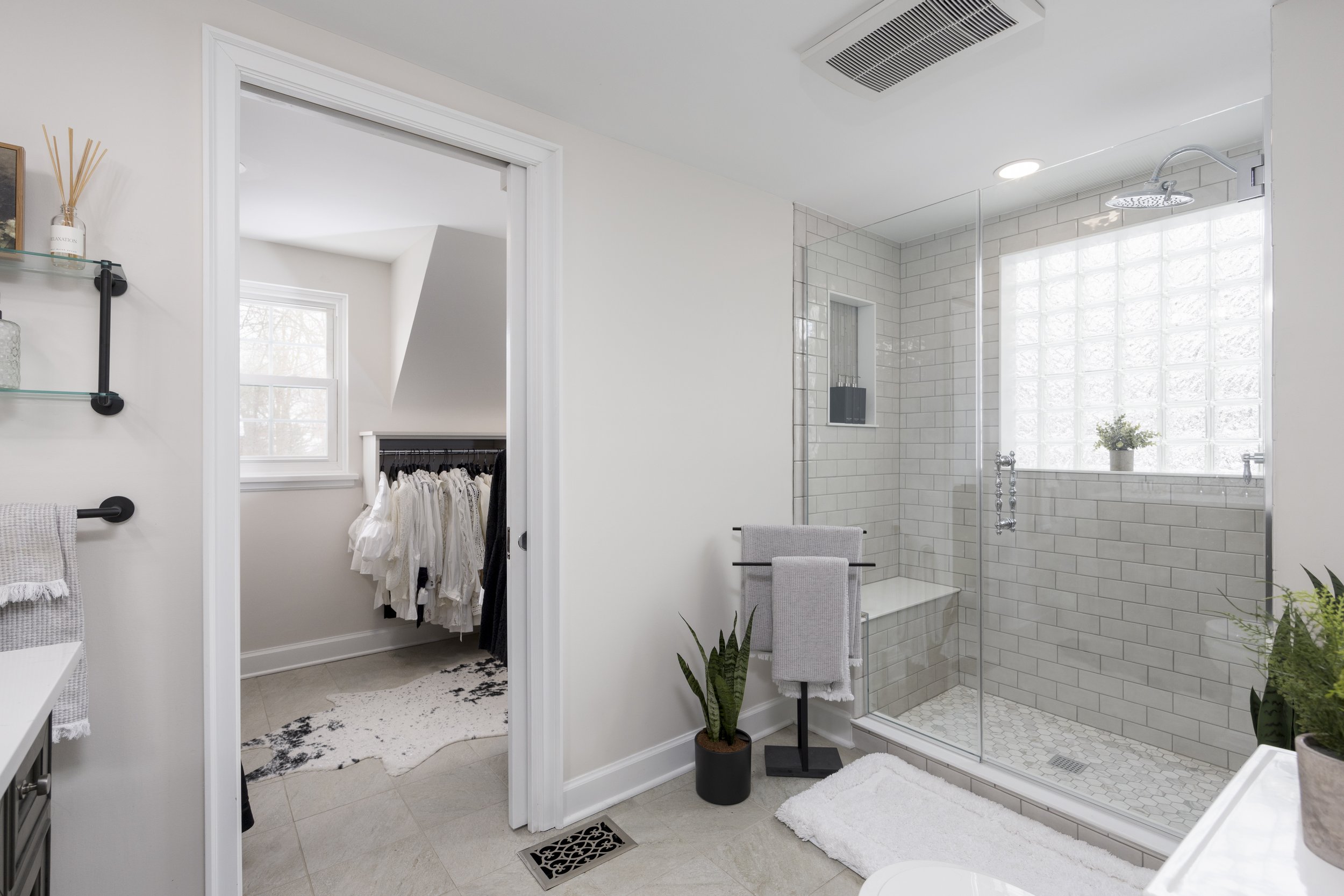 20-Master Bathroom.jpg