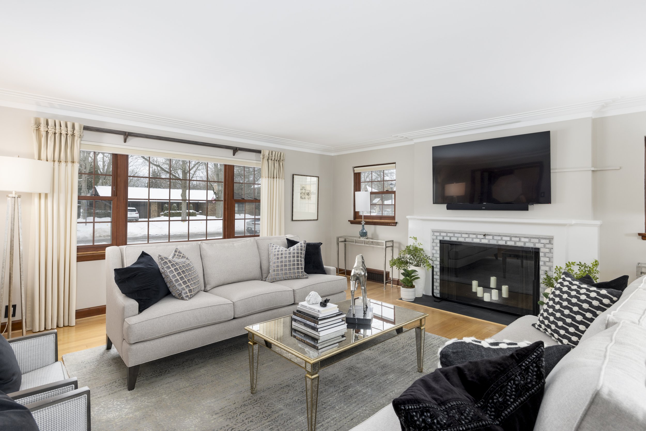 04-Living Room.jpg