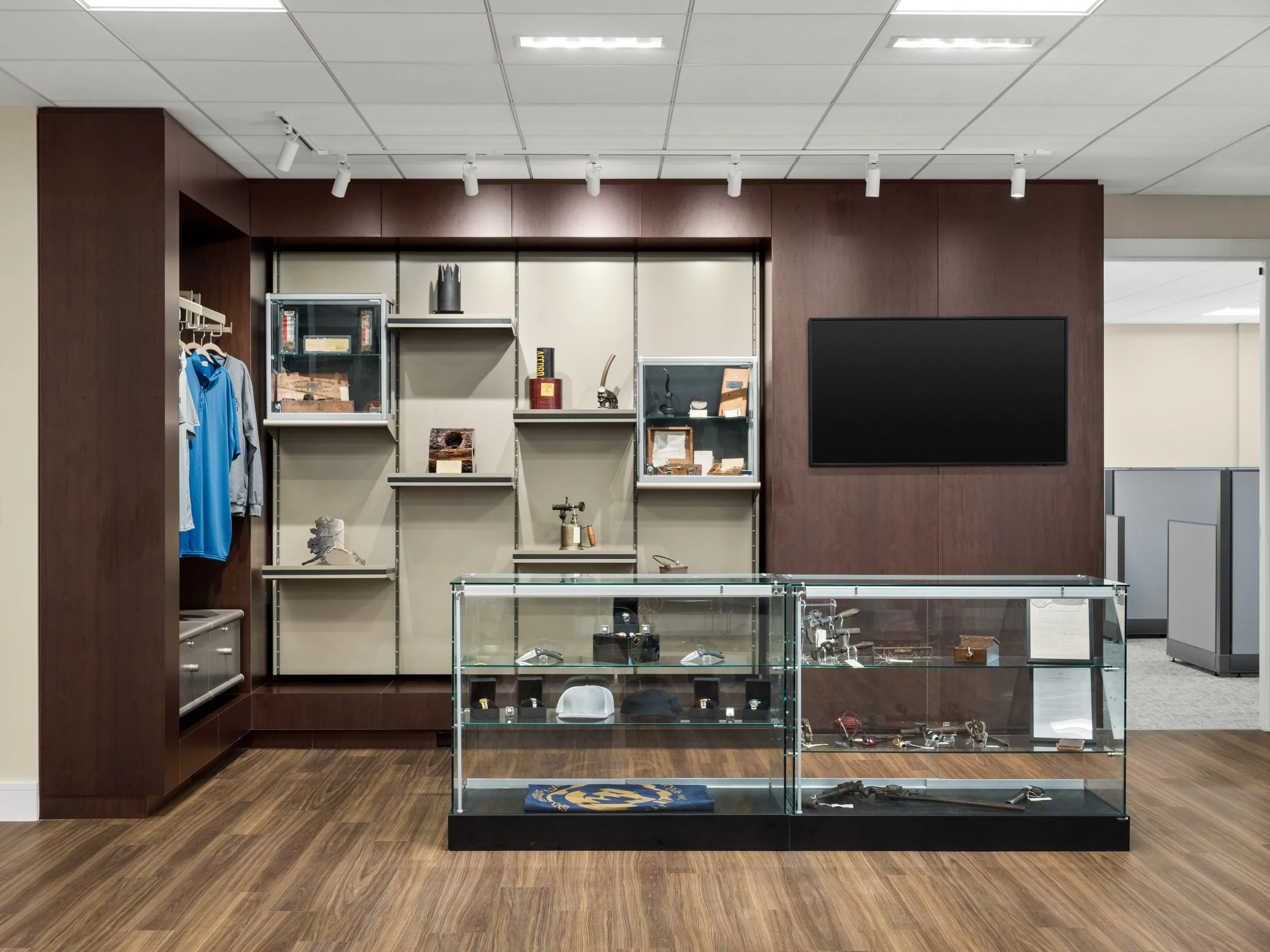 INTERIOR-DESIGN-DISPLAY-MERCHANDISE-ANNAPOLIS.jpg