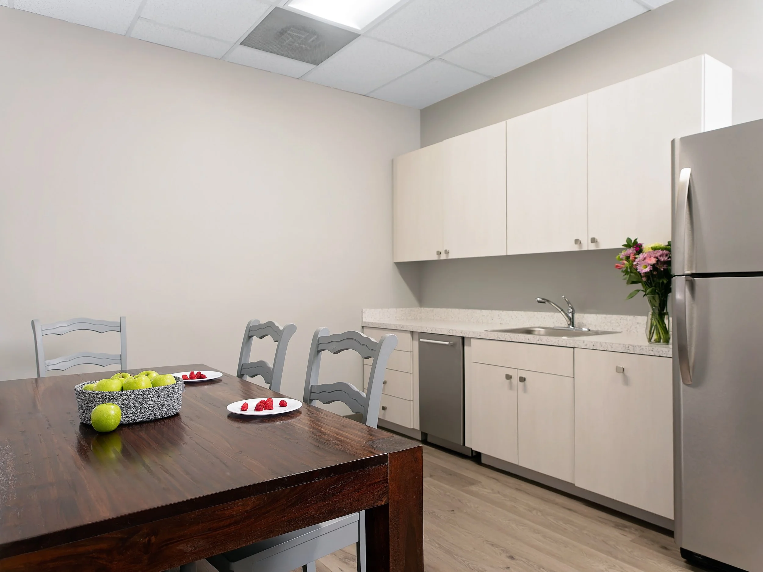 COMMERCIAL-INTERIOR-DESIGN-BREAK-ROOM.jpg