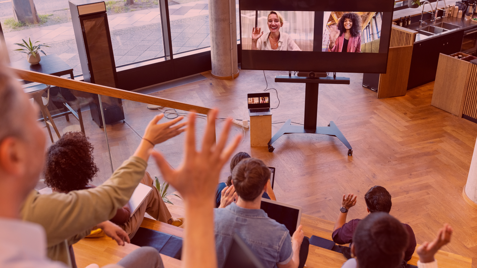 hybridmöte tv-skärm digitalt möte