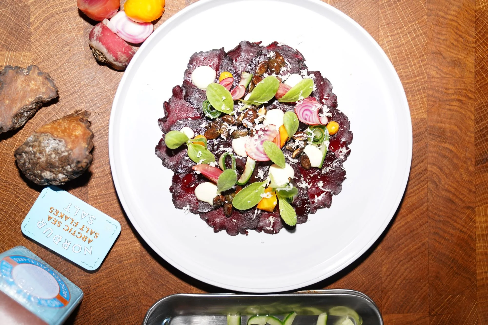 Verrano Rote Beete Carpaccio, Kürbiskernöl, Creme Fraiche, Boretsch