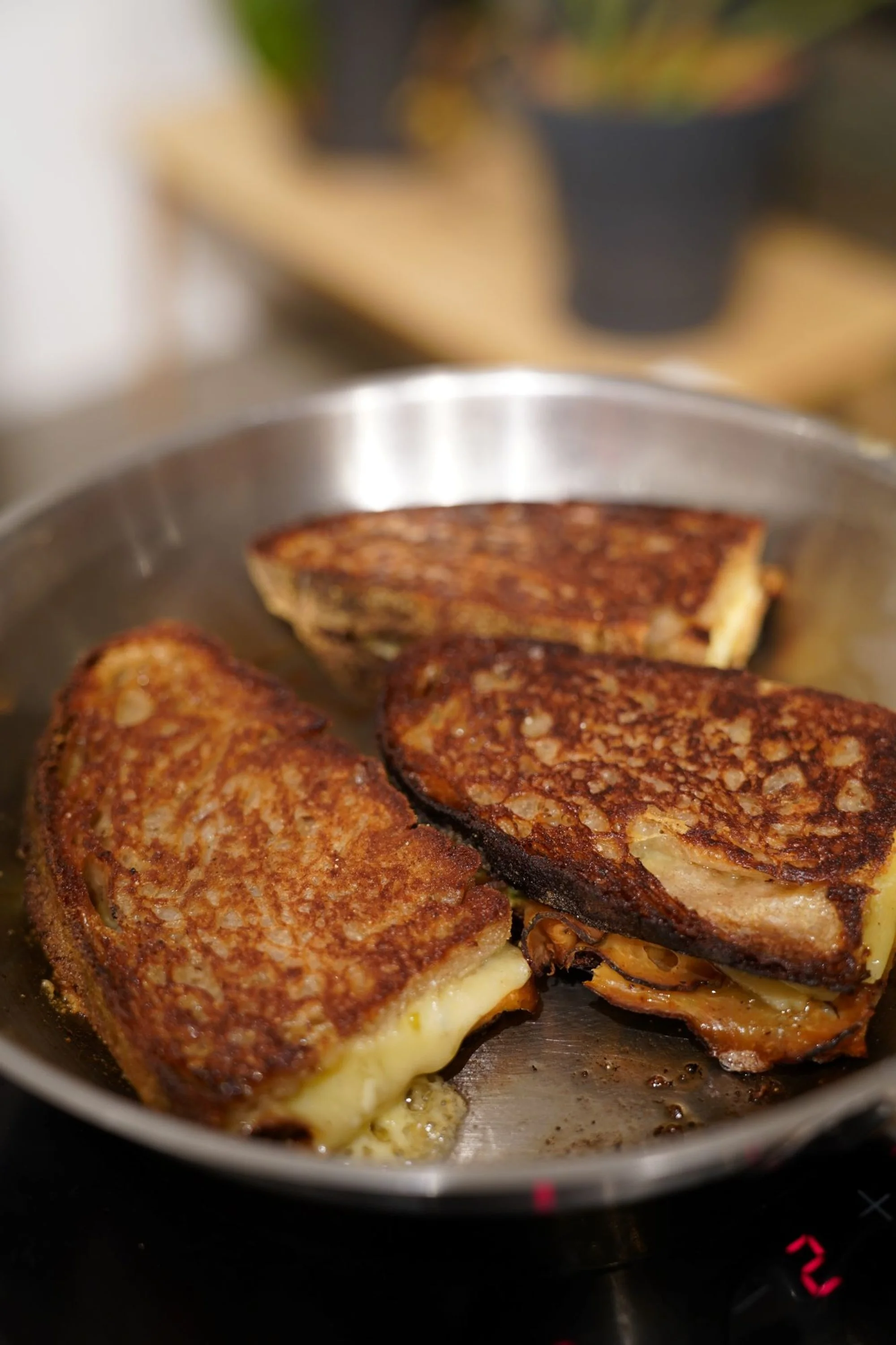 Grilled Cheese Sandwiche mit Stekrübe
