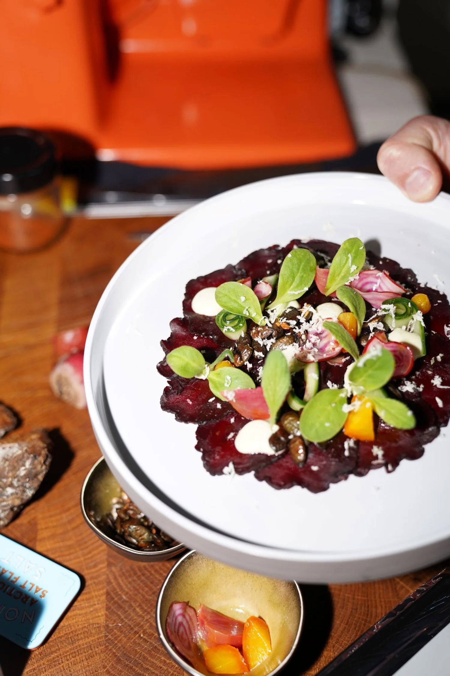 Fine Dining Verrano Rote Beete Carpaccio, Boretsch, Creme Fraiche, Meerrettich
