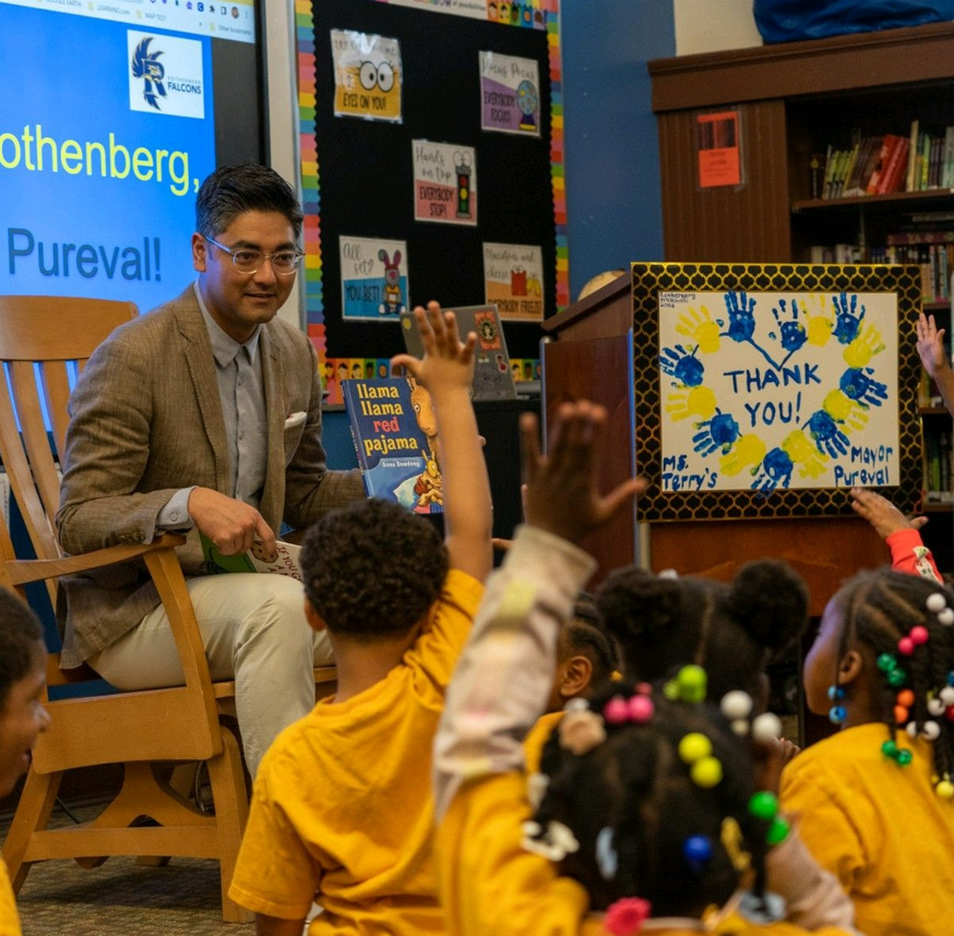   Cincinnati Children’s Hospital, local program partner in Hamilton County, partnered with Cincinnati Mayor Aftab Pureval, who hosted an Imagination Library book reading.  