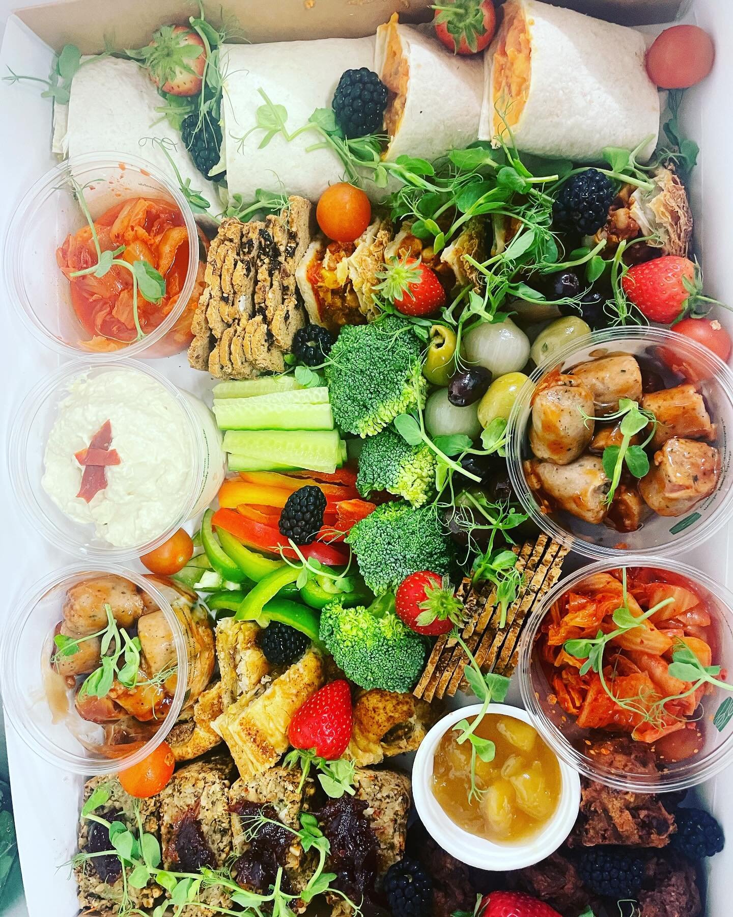 What&rsquo;s not to love about this 💯 vegan platter &hellip;. Requested by one of our corporate customers for their lunch today ! #vegan #veganplatter #corporatelunch