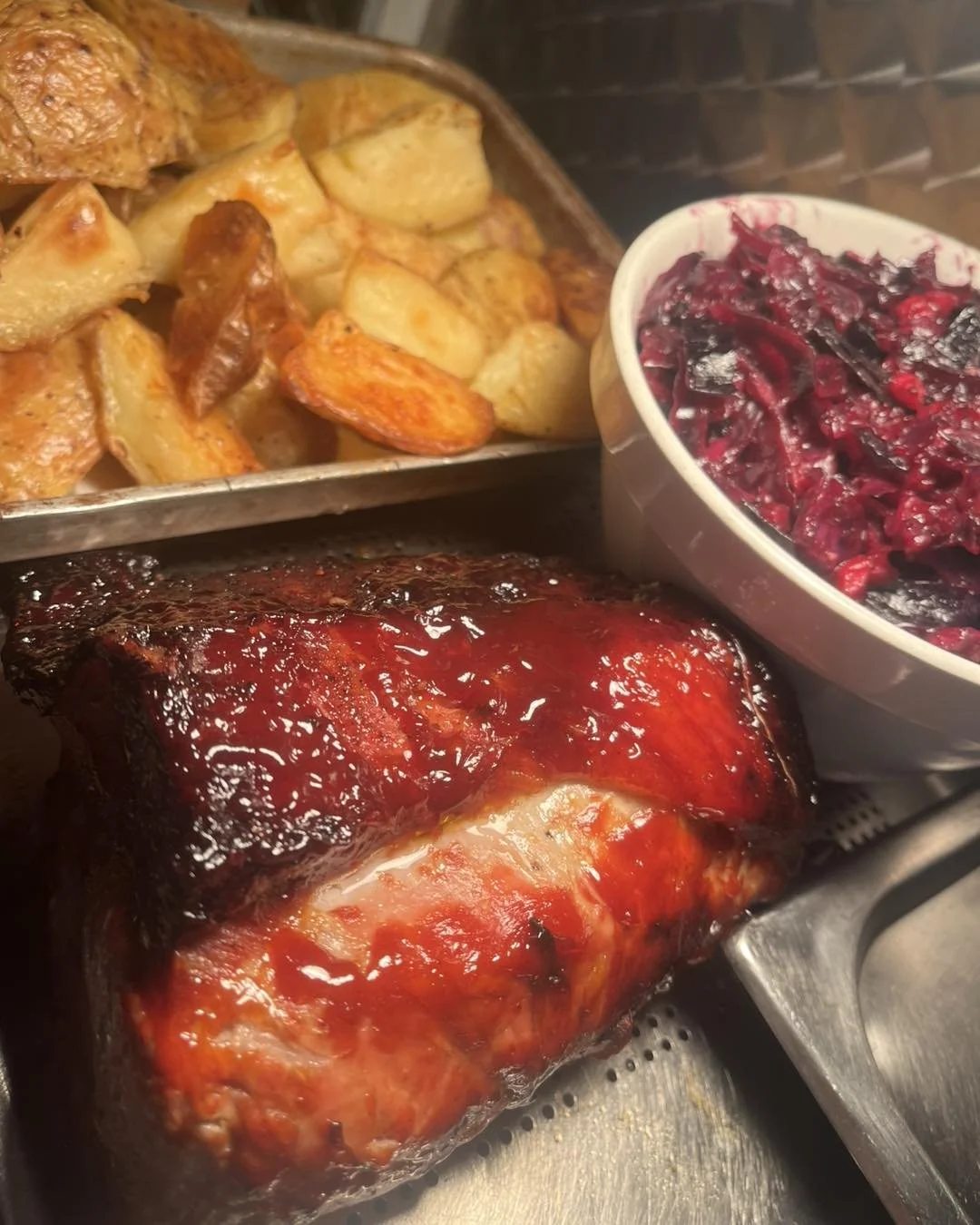 **HOT ROAST OF THE DAY**
Barbecued pork with spiced red cabbage, roast potatoes and a rich fruity gravy.
Eat in or takeaway.
Grab yours before it all goes 💨🎄.