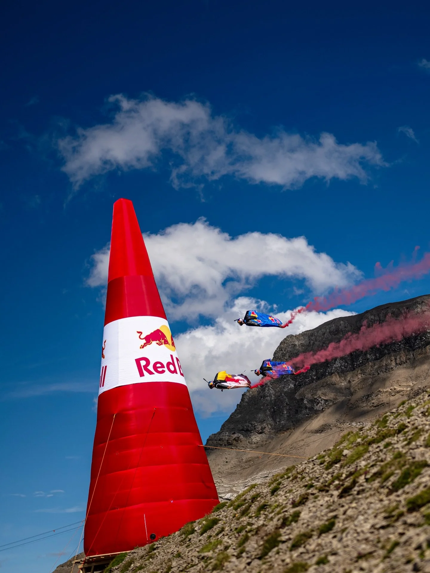 What a dream 🤩
Huge congrats to the whole crew for making the Ultimate Aerial Obstacle Course the most fun project ever! 
Thanks for all the hard work!! 🙌
@redbull 👐
📸 @joergmitter @mihai_stetcu