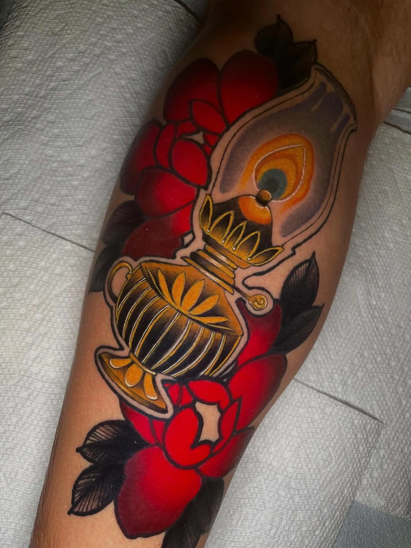 Here&rsquo;s some finished photos of @lundysmusic &lsquo;s leg we finished last week! Yall I&rsquo;m obsessed with this red, it looks so bright in person ☺️✨🖤 Thanks Ben for letting me pack this color into this piece, it was so much dang fun! 
-I al