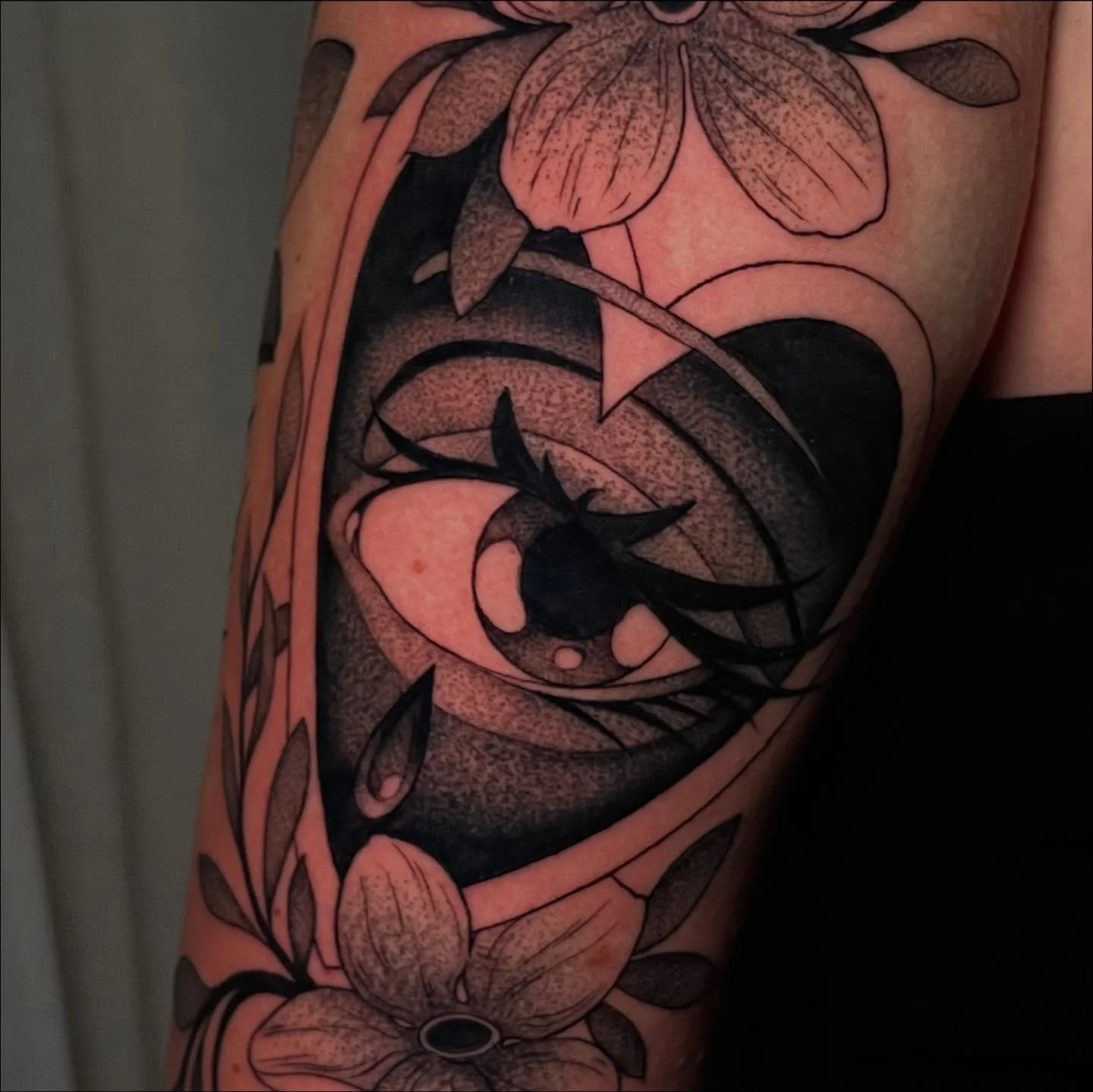 @malibuuu_barbieee is the sweetest and coolest lady out there for trusting me with so many fun projects!! This piece was so fun to do and very much inspired by @tannerminocktattoos ☺️✨🖤 Thankful for everyone who lets me do what I do and I&rsquo;m so