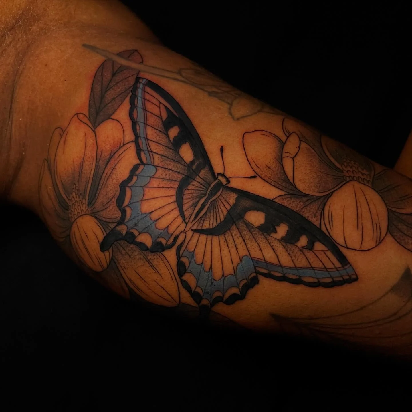 Very blessed to tattoo such lovely, sweet, TUFF people 🥹✨🖤 Thank you @daniellarosaa for always being so awesome when I tattoo you and letting me make cool ideas with you 🦋 Love the way this blue pops and I hope you have the most magical rest of th