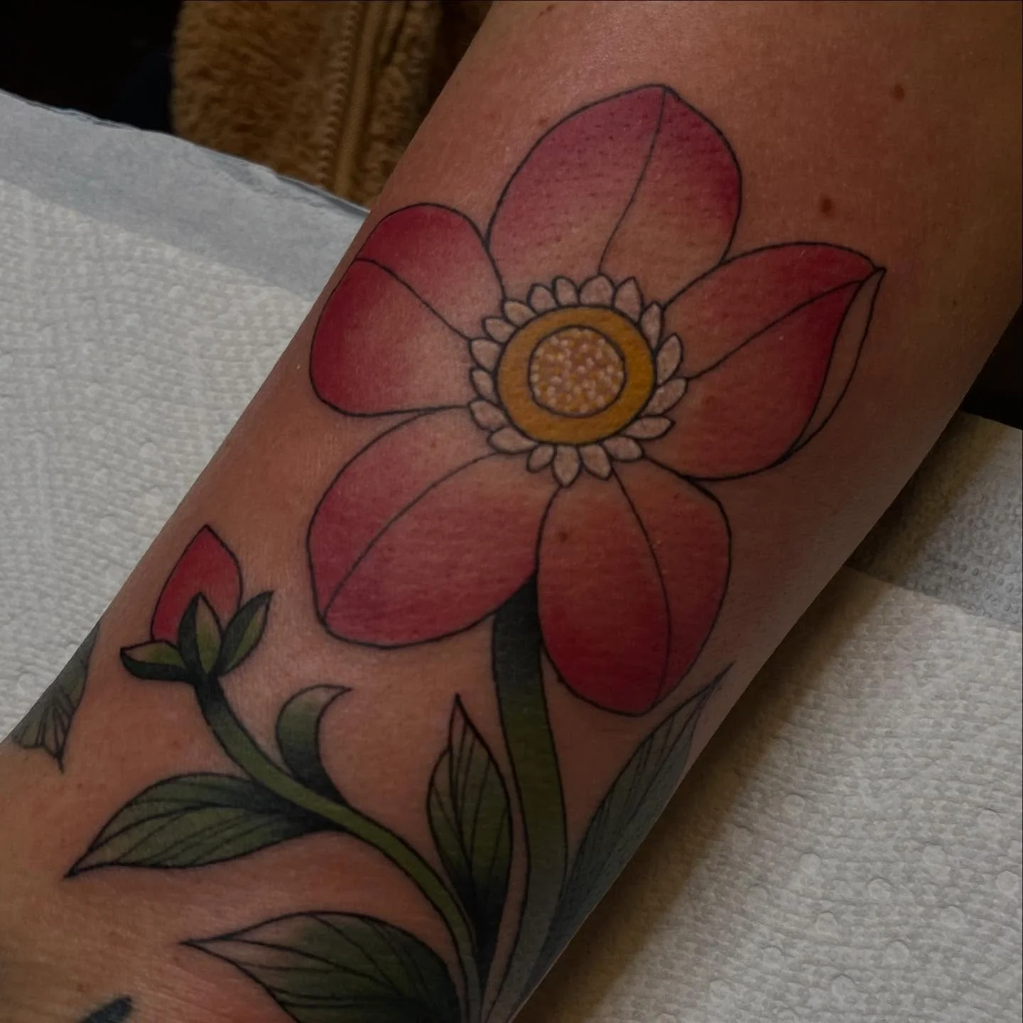 🌸Please more flower tattoos this year 🌸
Thank you Julia for the trust! 
.
Made with love at @the_western_rose_